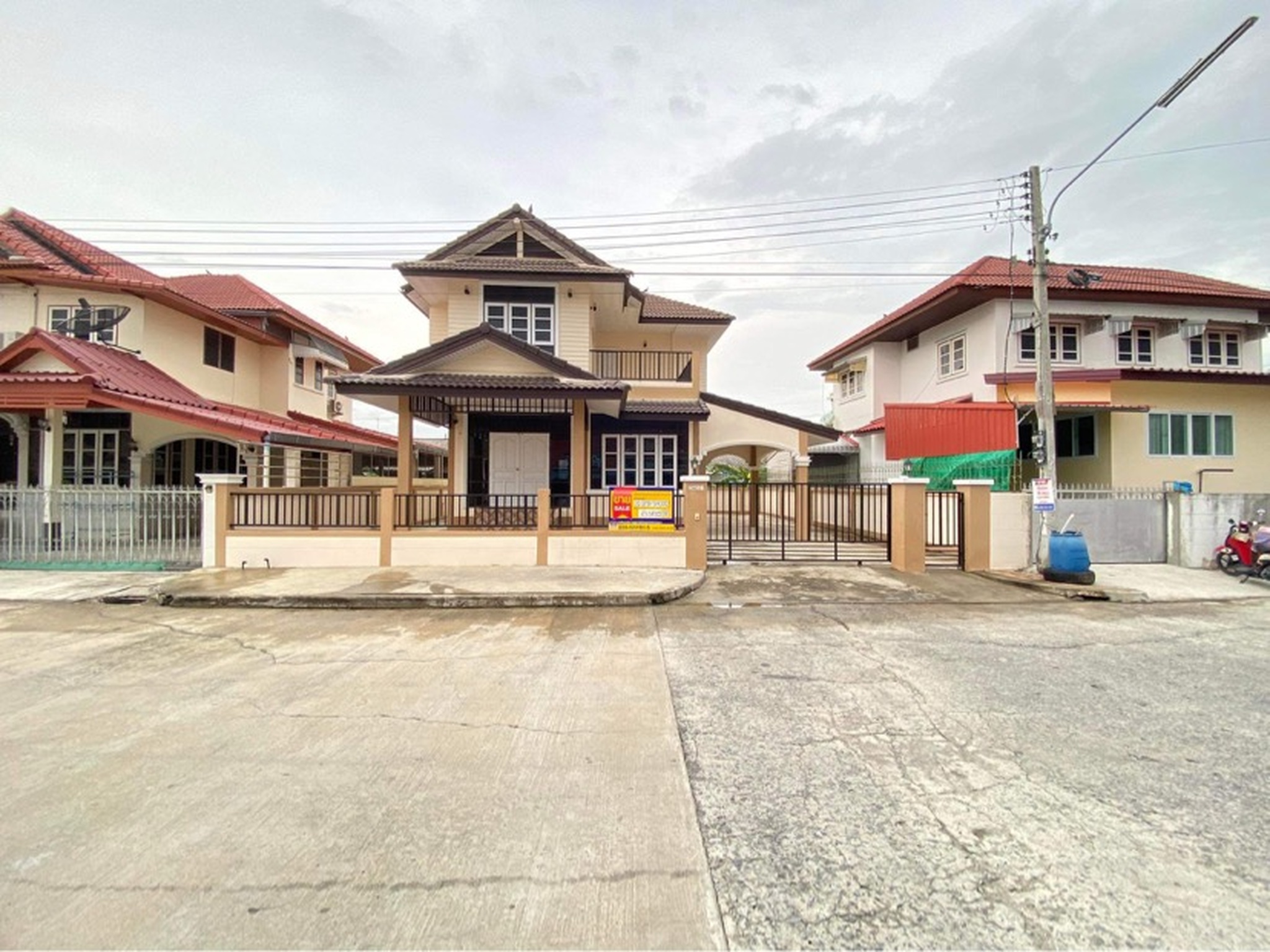 ทรัพย์สถาบันโดย BAM บ้านเดี่ยว โครงการบ้านบัวคลี่ 8 (Baan Jaturaporn)