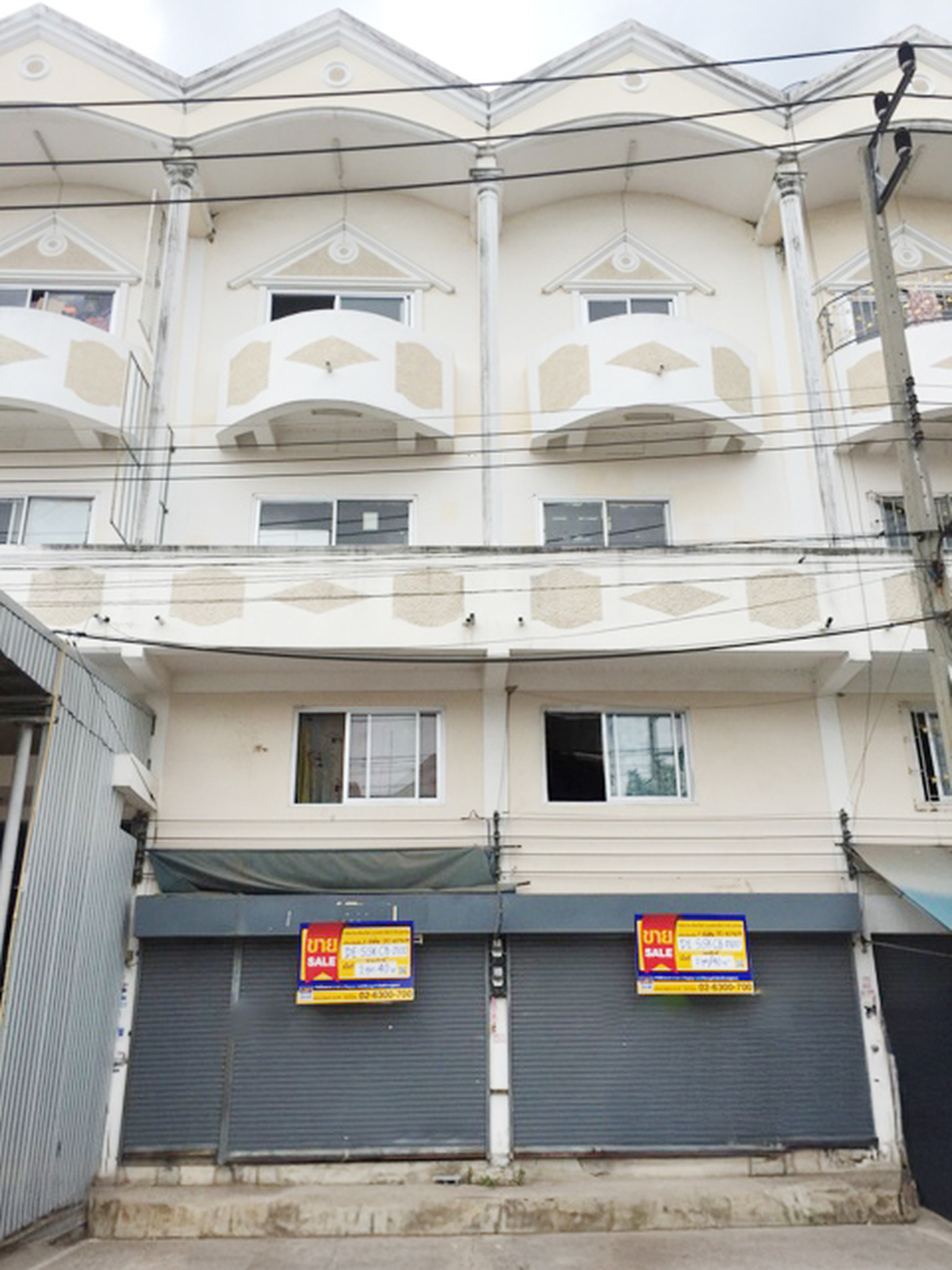 ทรัพย์สถาบันโดย BAM โฮมออฟฟิศ ธนพัชรแฟคตอรี่แลนด์ (Thanapat Factory Land)