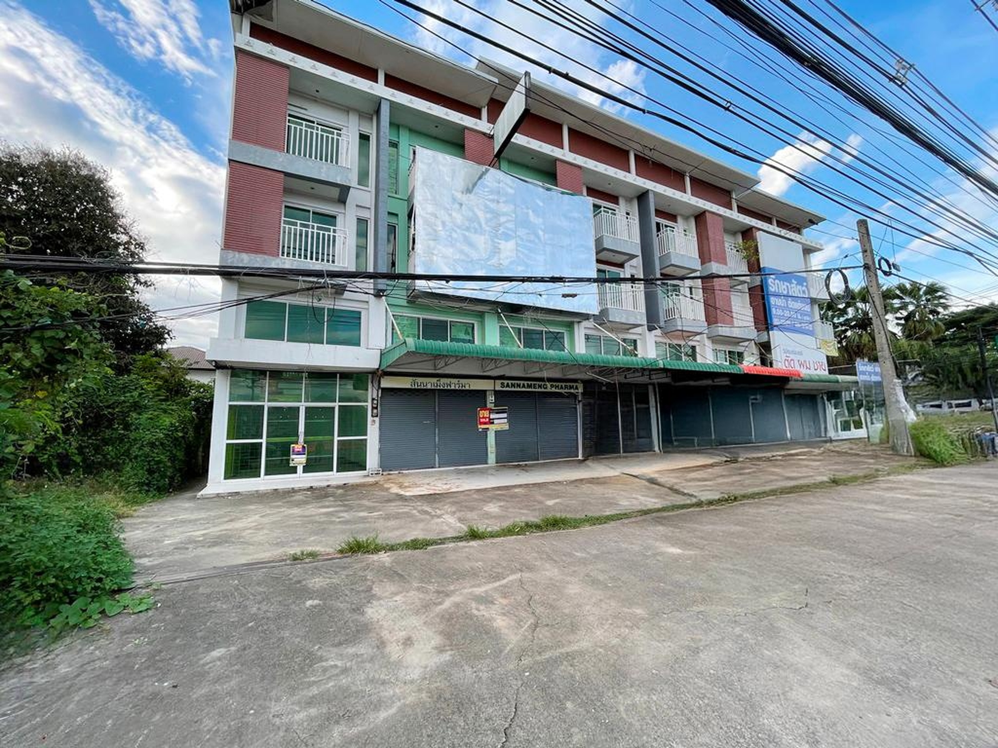 ทรัพย์สถาบันโดย BAM โฮมออฟฟิศ คุรุสภา (Tree Avenue Khurusapha)