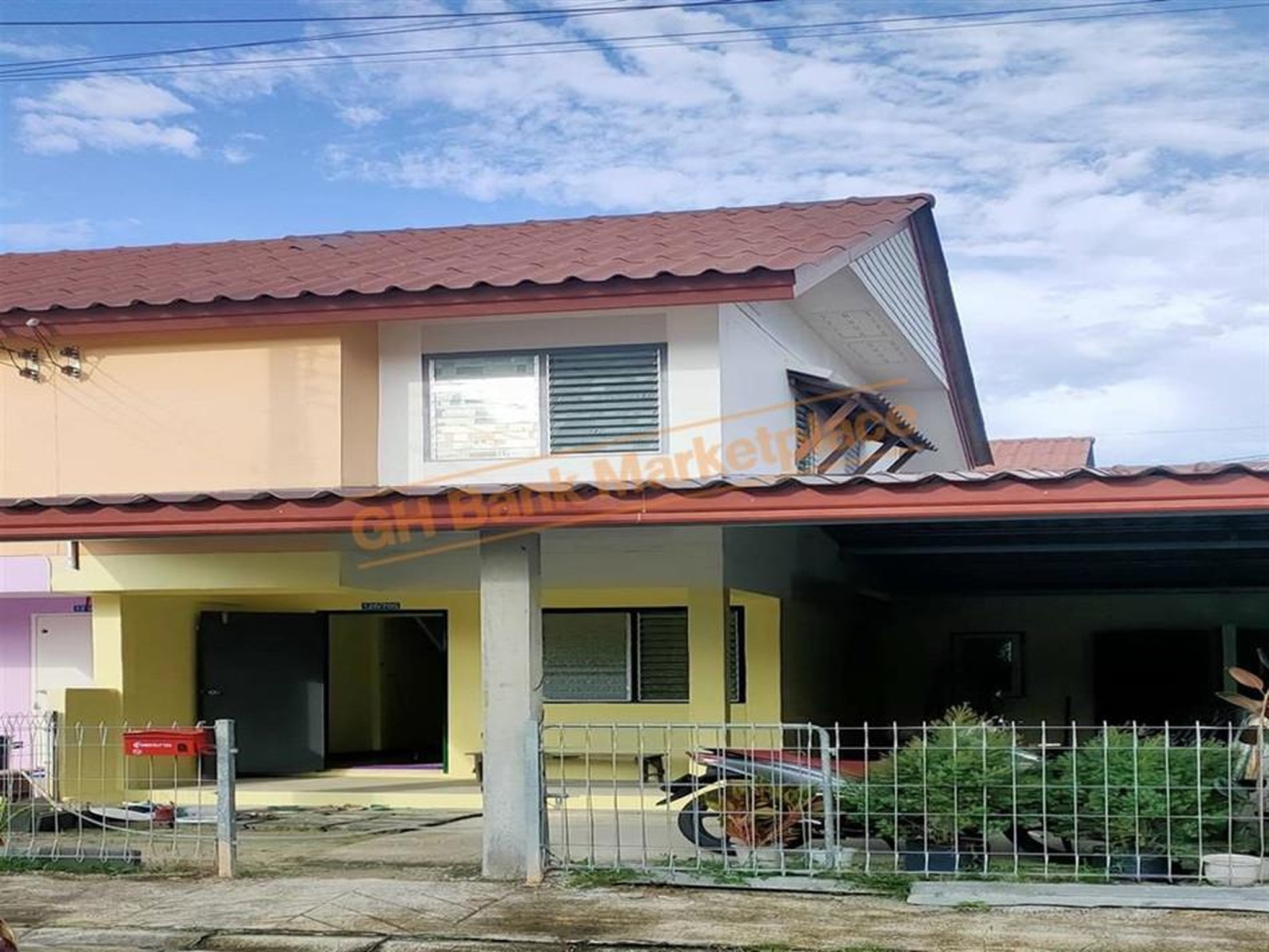 ทรัพย์สถาบันโดย GHB บ้านแฝด เคหะชุมชนน้ำน้อย