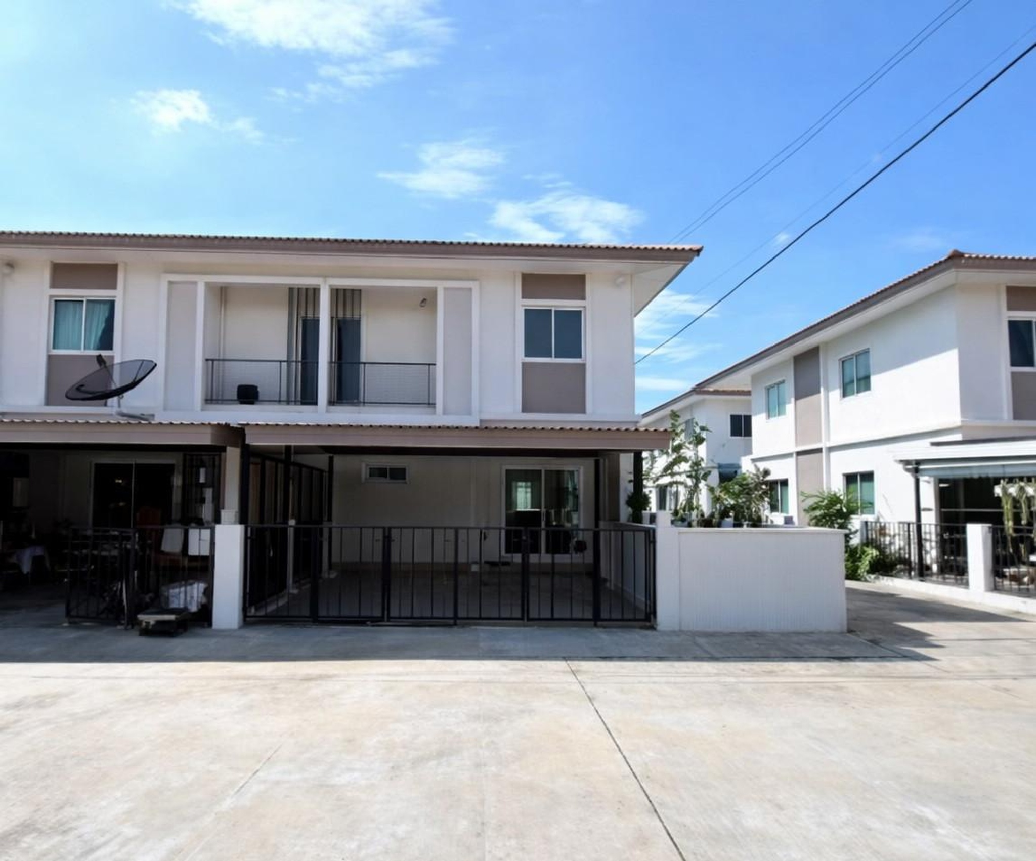 ทรัพย์สถาบันโดย GHB ทาวน์เฮาส์ ไอลีฟ พาร์ค 2 พระราม 2 กม.14 (I Leaf Park 2 Rama 2 km.14)
