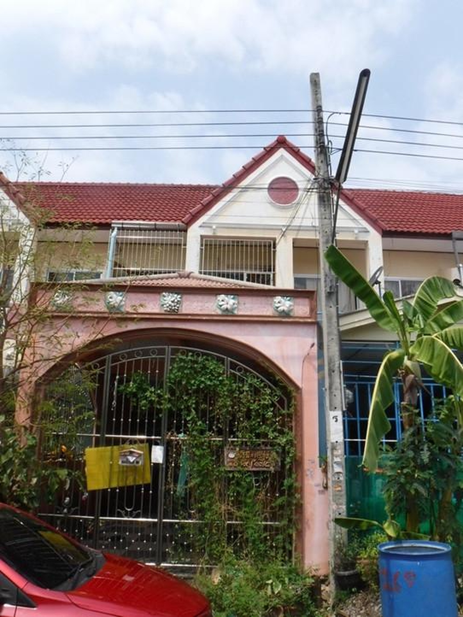 ทรัพย์สถาบันโดย GHB ทาวน์เฮาส์ เค.ซี. คู่สร้าง วิลล่า (K.C. Khusang Villa)