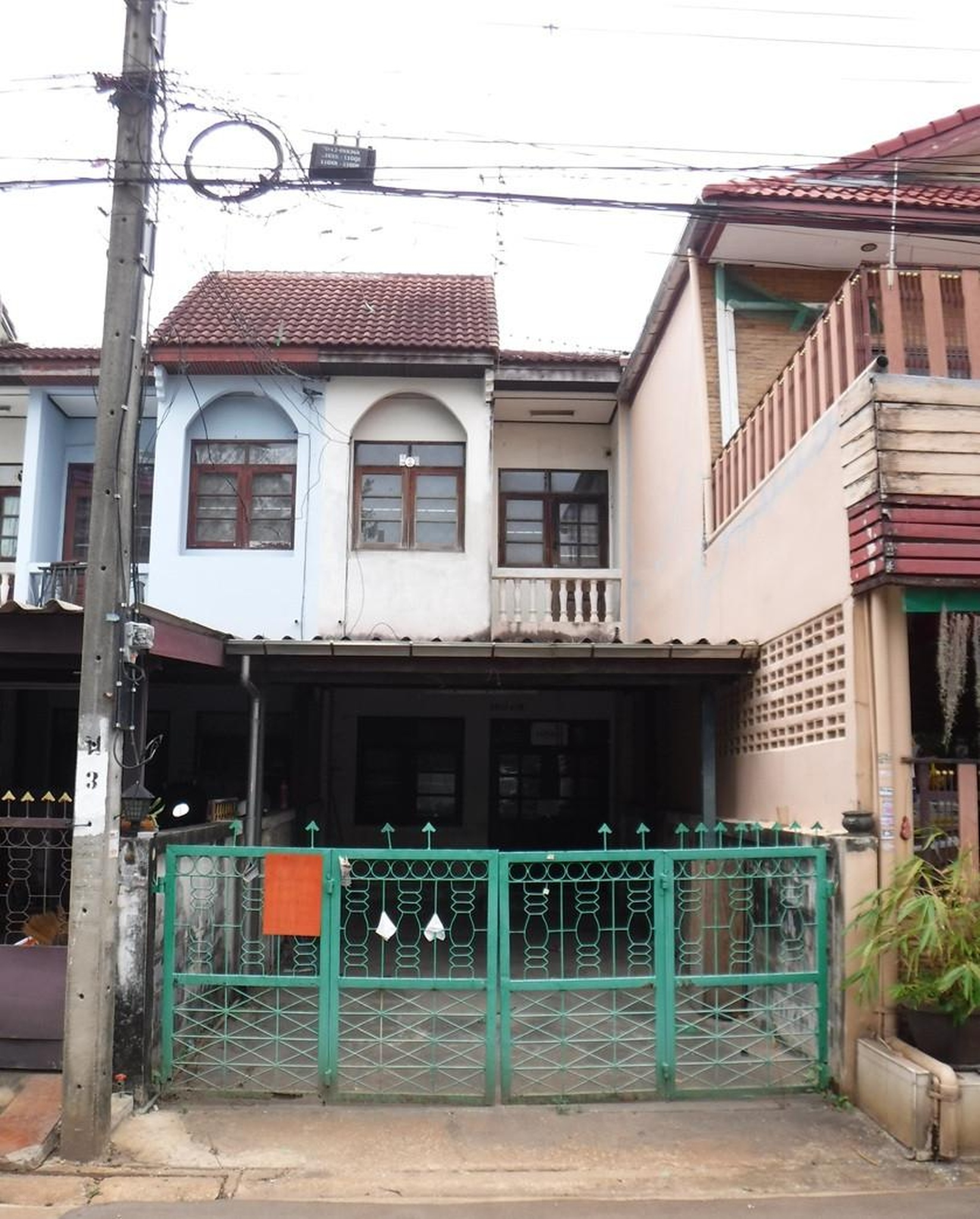 ทรัพย์สถาบันโดย GHB ทาวน์เฮาส์ สายทิพย์