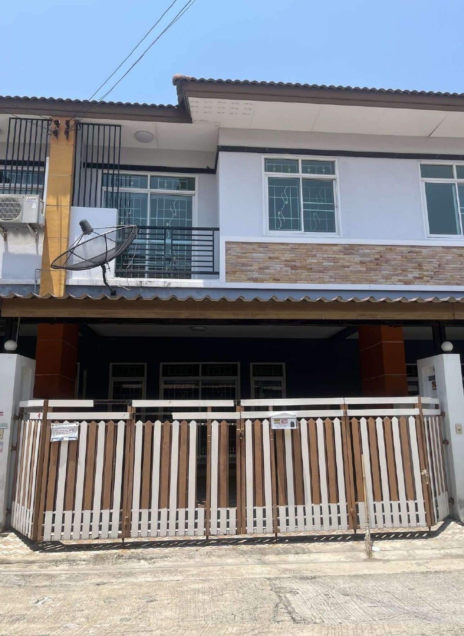 ทรัพย์สถาบันโดย SCB ทาวน์เฮาส์ ทรัพย์รุ่งเรืองซิตี้ 2 อมตะ-พานทอง (Sap Rung Ruang City 2 Amata-Pantong)