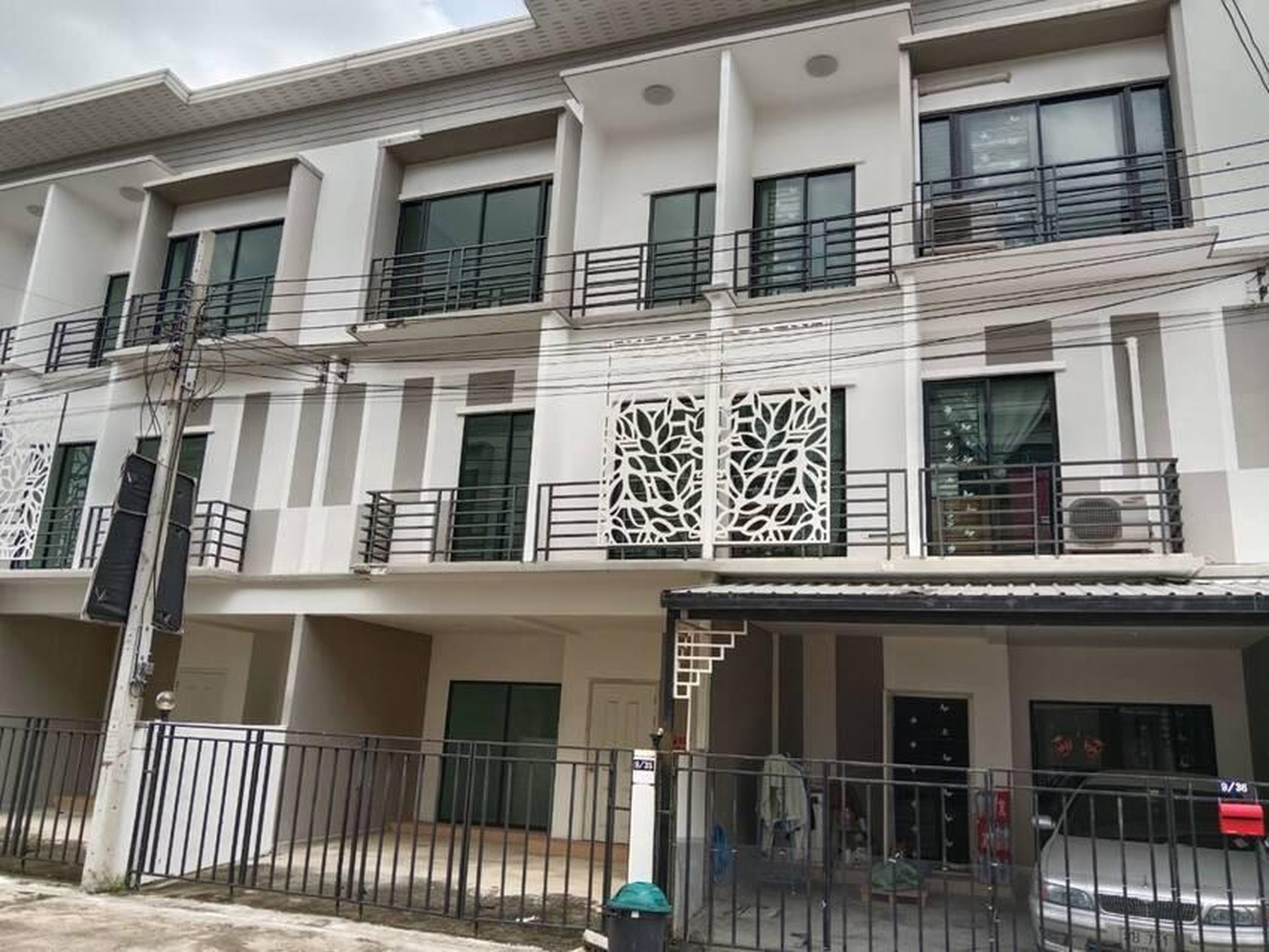 ทรัพย์สถาบันโดย GHB ทาวน์เฮาส์ แอทไนท์วัชรพล-เทพารักษ์