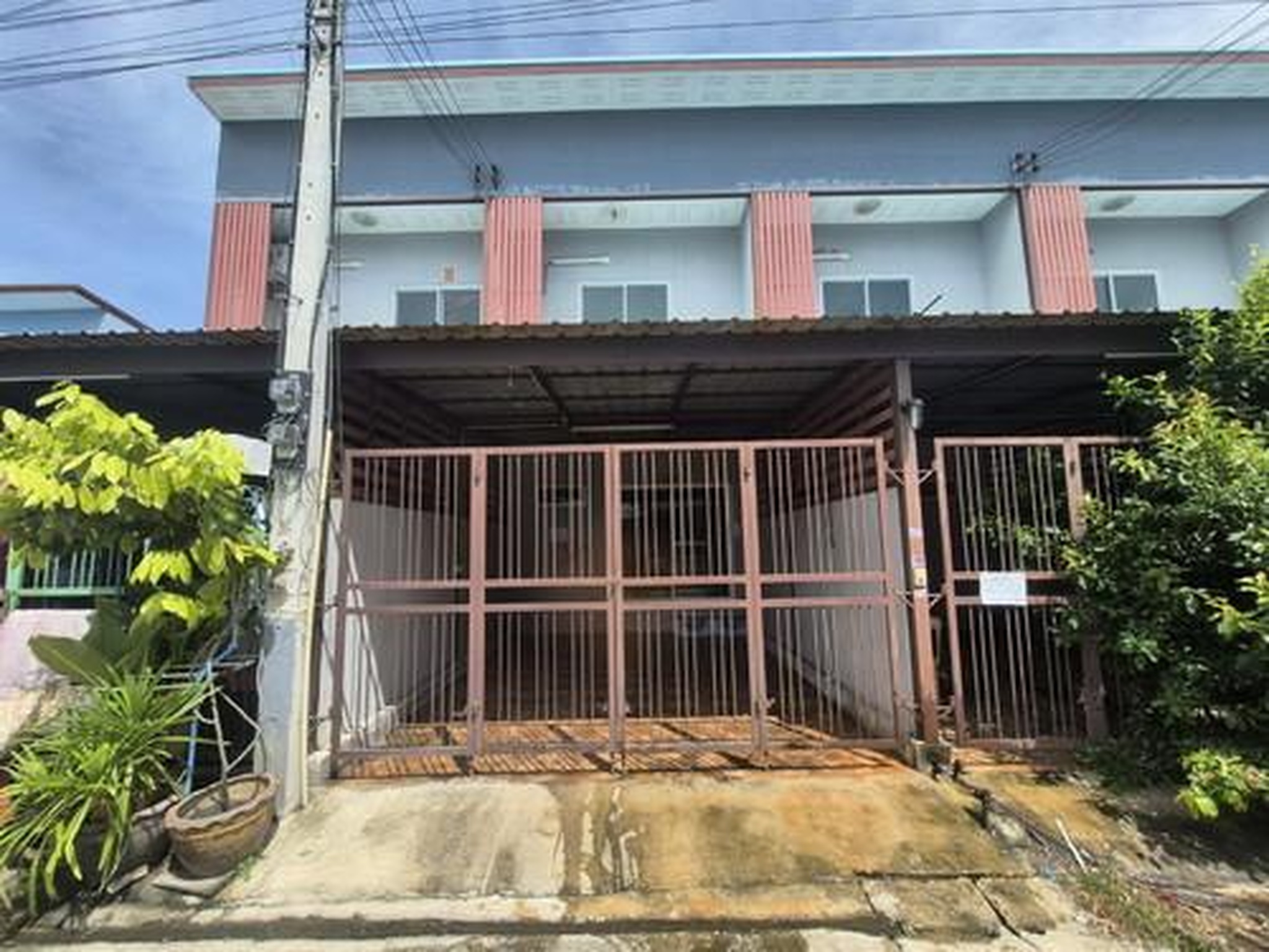 ทรัพย์สถาบันโดย GHB ทาวน์เฮาส์ ฉัตรไพลิน ลาดหลุมแก้ว (Chatrapailin Latlumkaew)