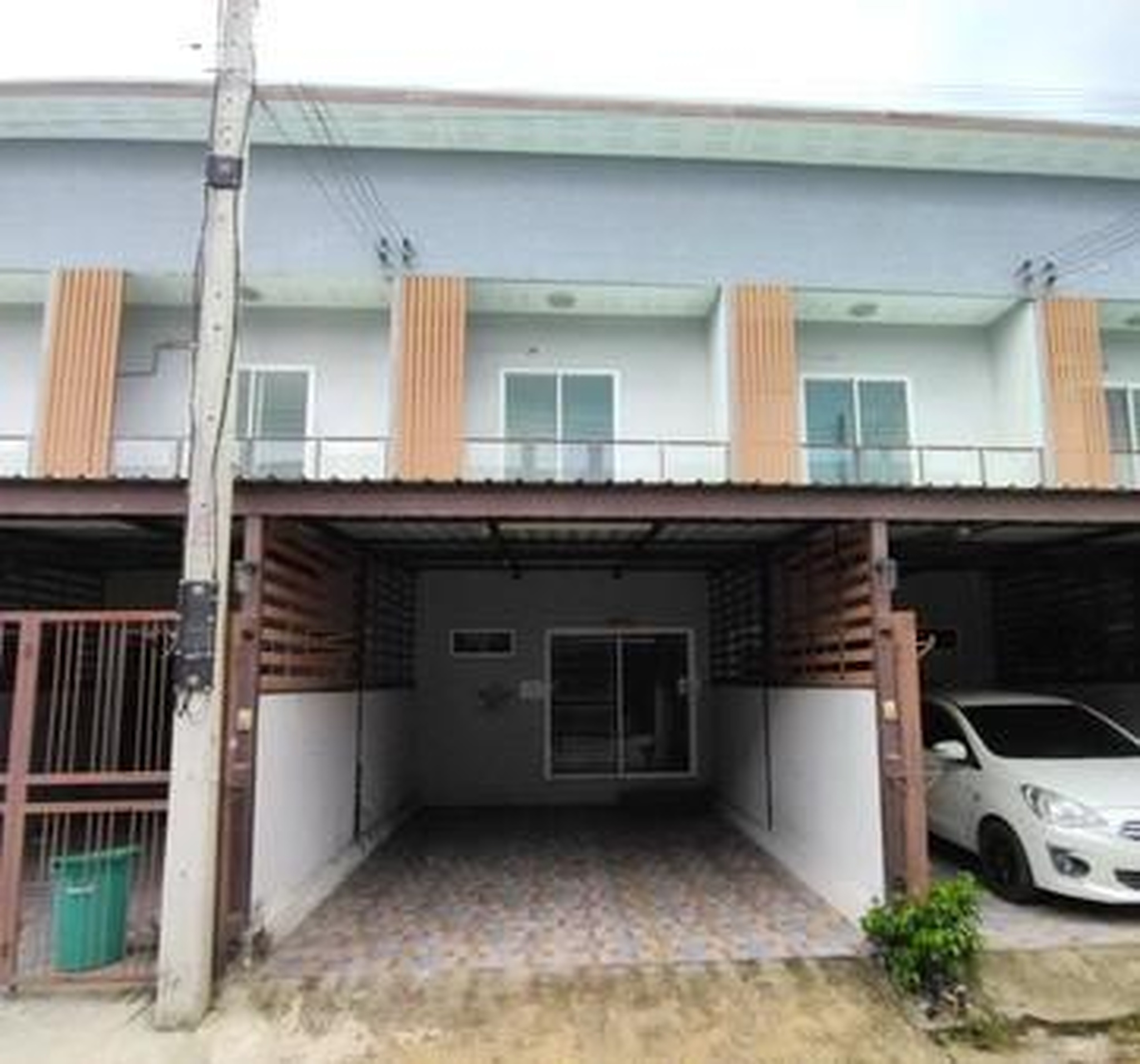 ทรัพย์สถาบันโดย GHB ทาวน์เฮาส์ ฉัตรไพลิน ลาดหลุมแก้ว (Chatrapailin Latlumkaew)