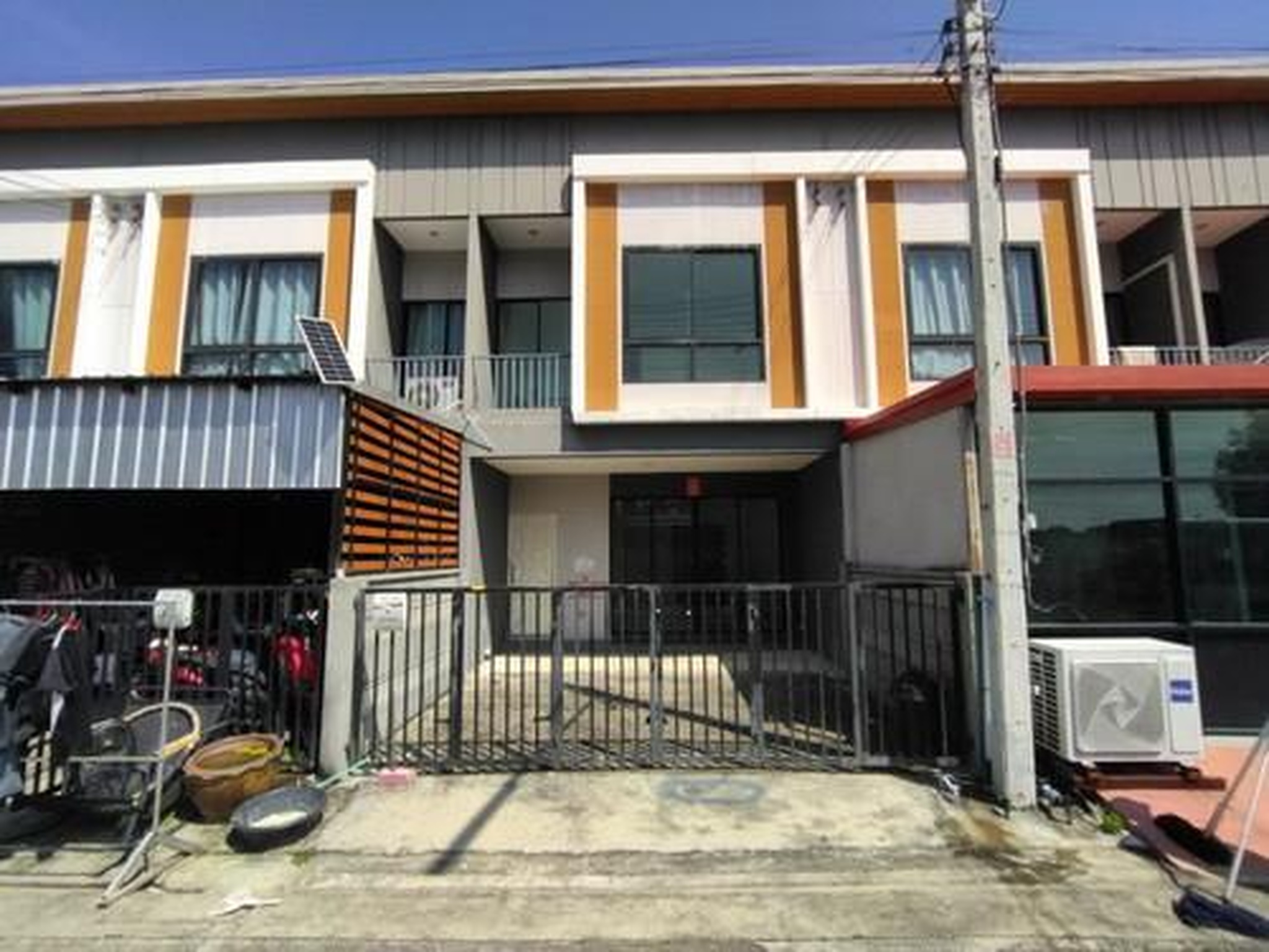 ทรัพย์สถาบันโดย GHB ทาวน์เฮาส์ เทอร์ร่าวิลล์
