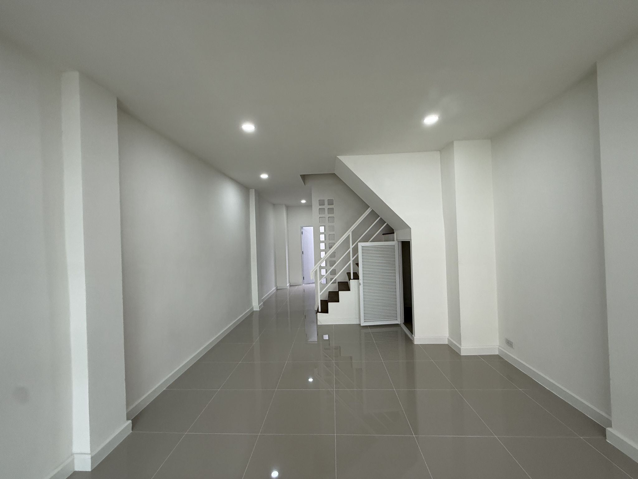 ทรัพย์สถาบันโดย BAM ทาวน์เฮาส์ โมเดิร์นเฮ้าส์ บางบอน (Modern House Bang Bon)