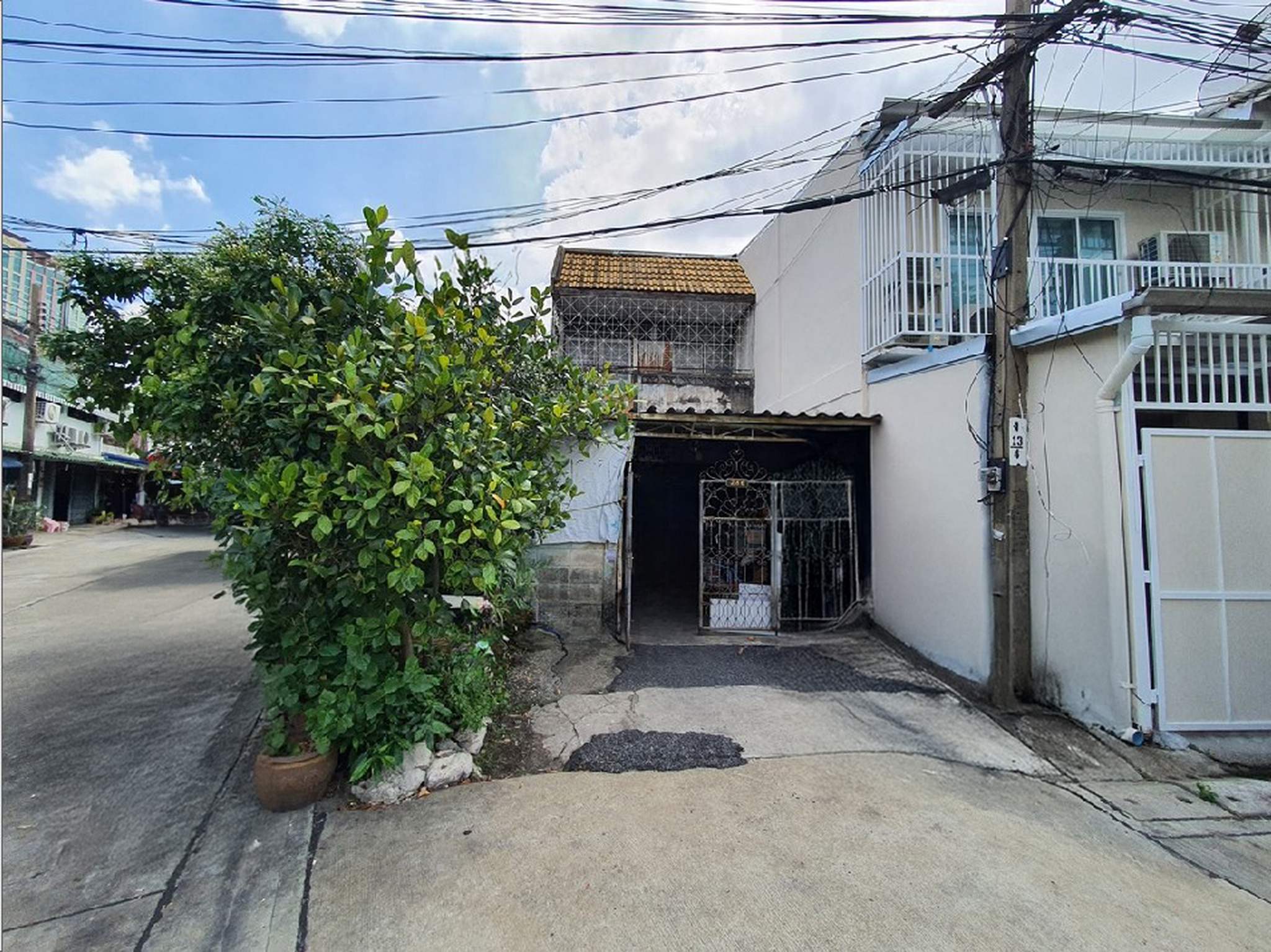 ทรัพย์สถาบันโดย BAM ทาวน์เฮาส์ใกล้ YL09 แยกลำสาลี เข็มเพชร (Baan Khem Petch)