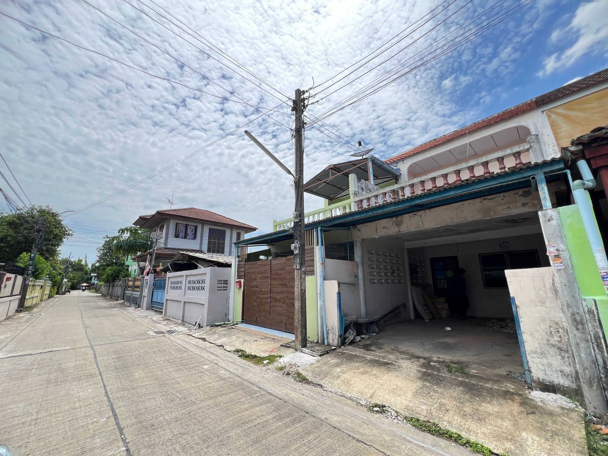 ทรัพย์สถาบันโดย BAM ทาวน์เฮาส์ บ้านธรรมสุธีร์ (Baan Tham Sutee)