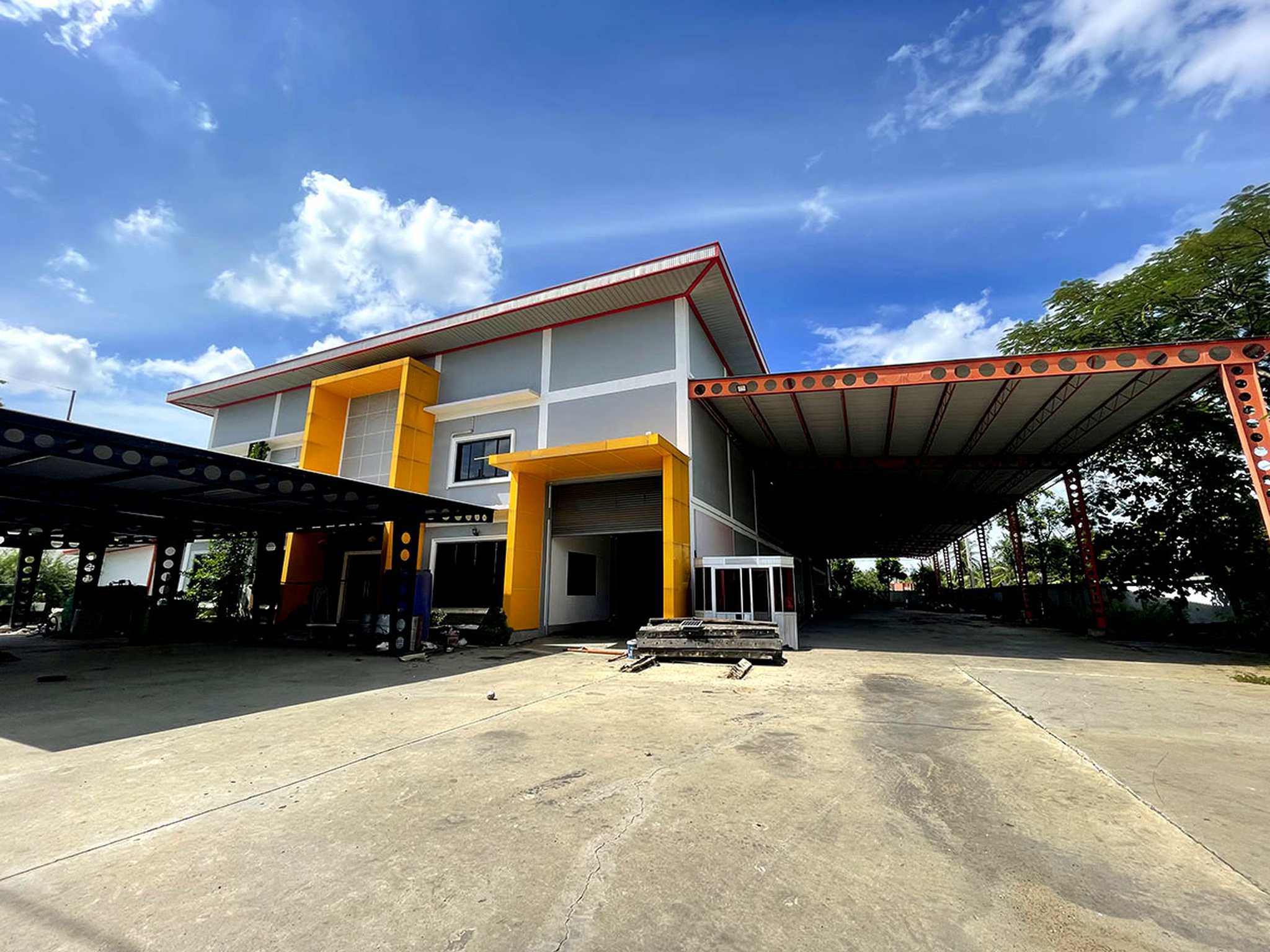 ทรัพย์สถาบันโดย BAM โกดัง/โรงงาน โชคอำนวยแฟคทอรี่