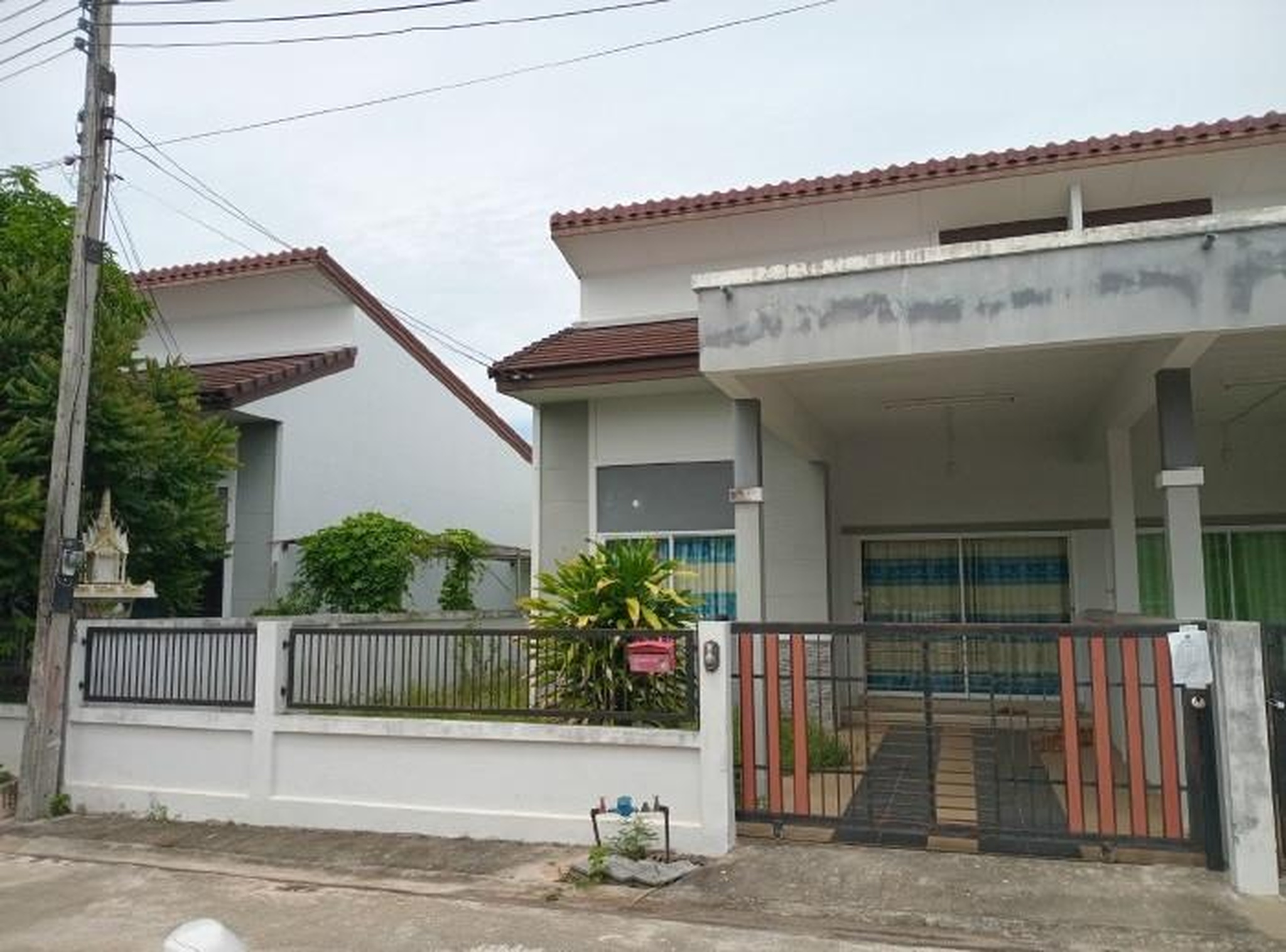 ทรัพย์สถาบันโดย GHB ทาวน์เฮาส์ รัษฎาธานี
