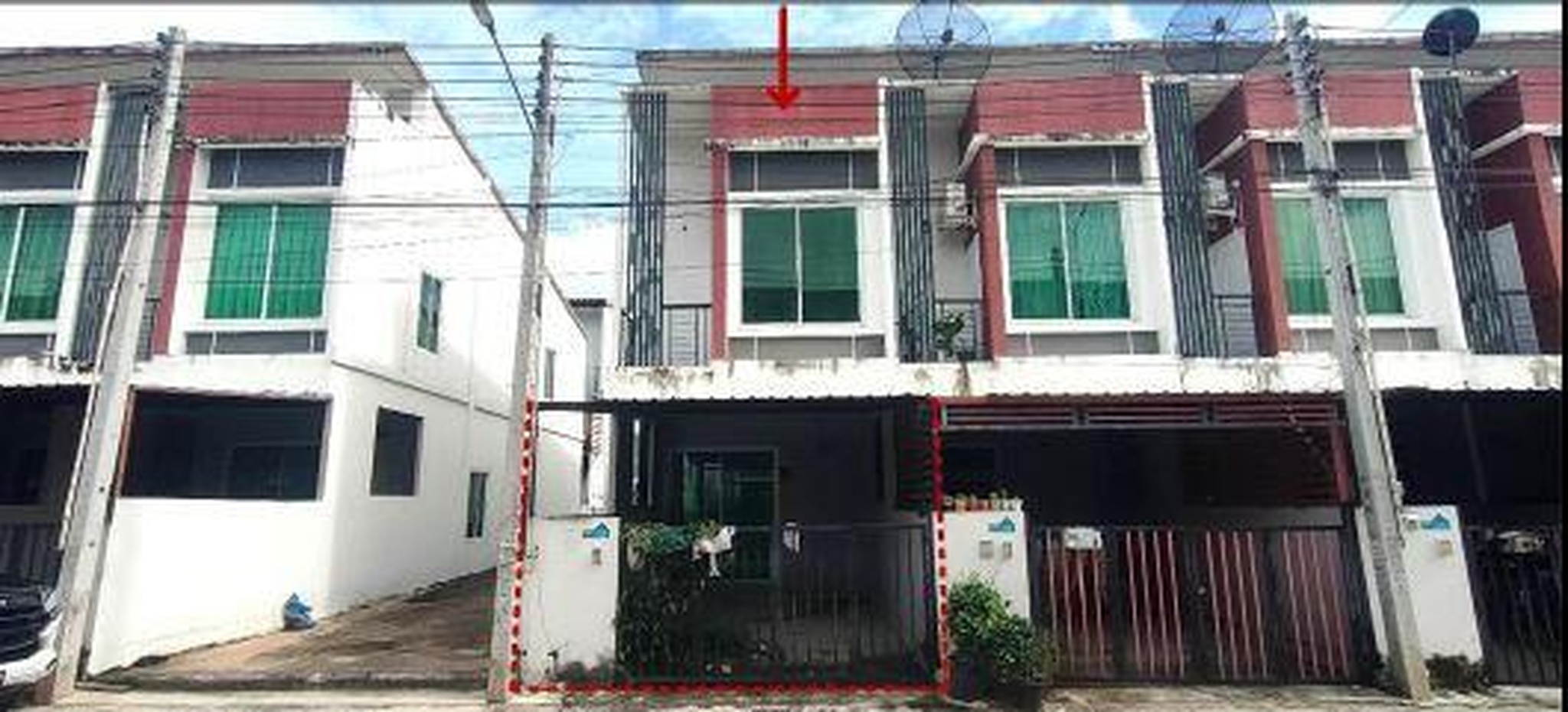 ทรัพย์สถาบันโดย GHB ทาวน์เฮาส์ เดอะ พีค เนเชอรัล