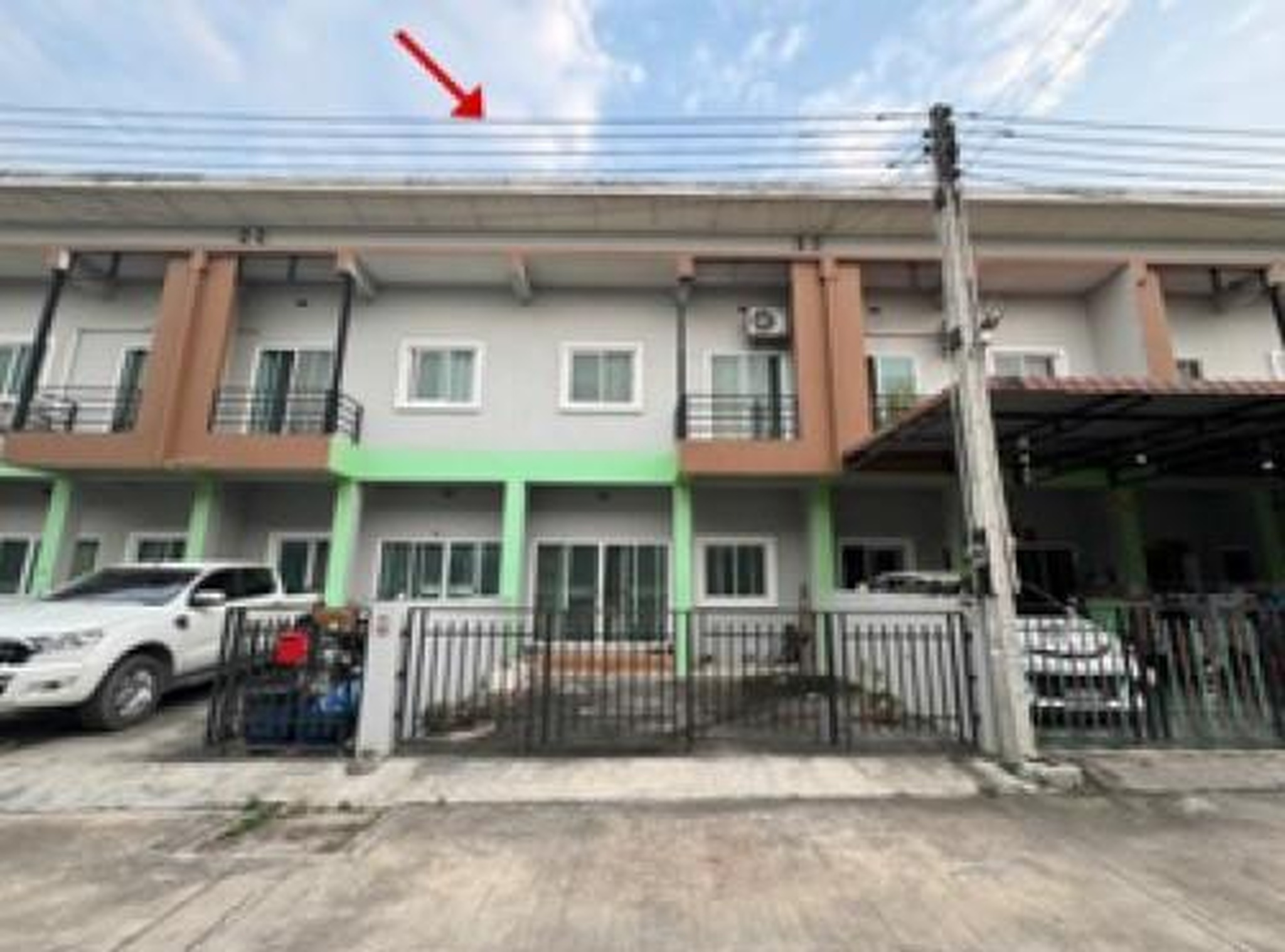 ทรัพย์สถาบันโดย GHB ทาวน์เฮาส์ จักรวาแลนด์แอนด์เฮ้าส์