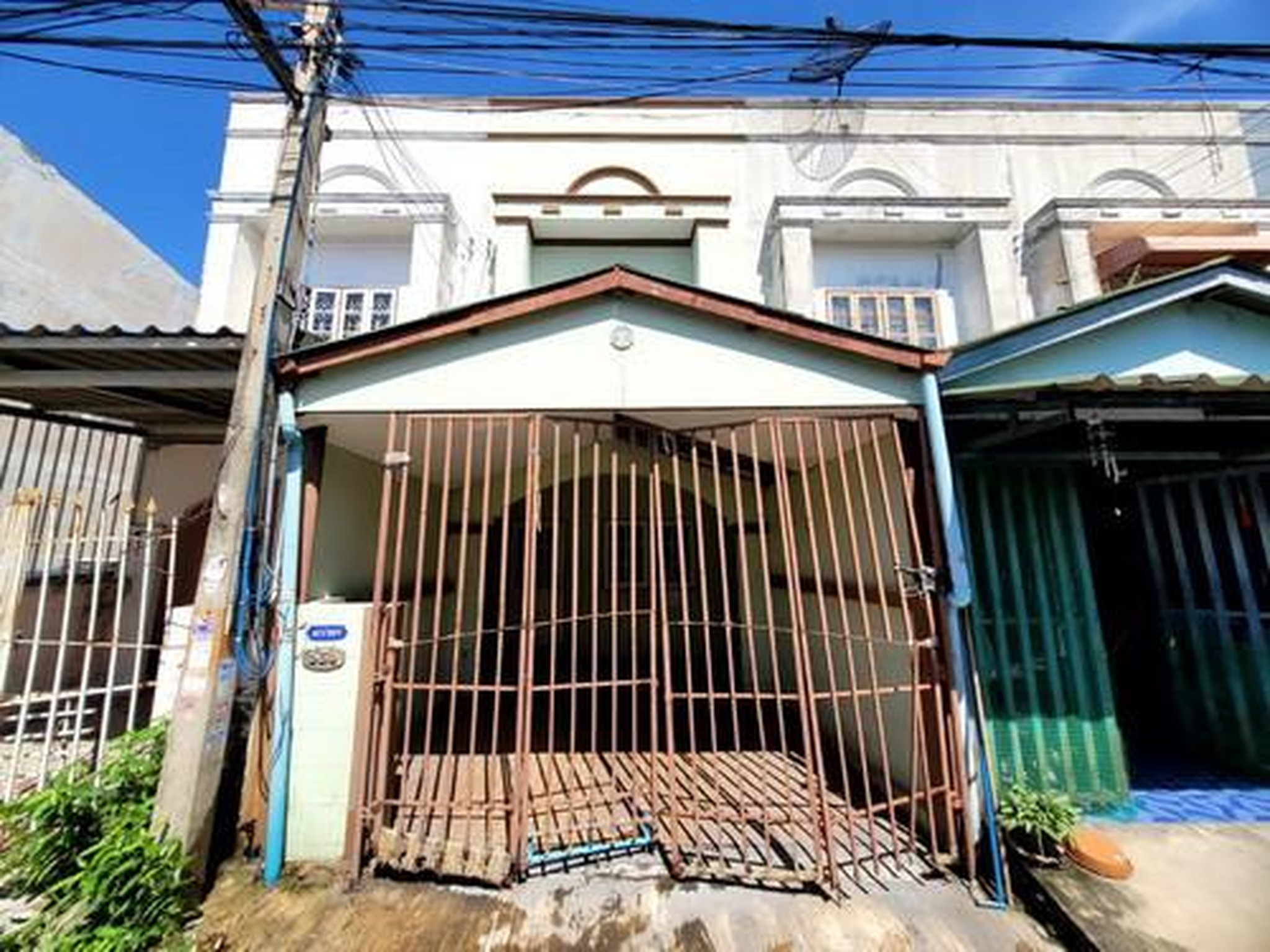 ทรัพย์สถาบันโดย GHB ทาวน์เฮาส์ ศรีประจักษ์