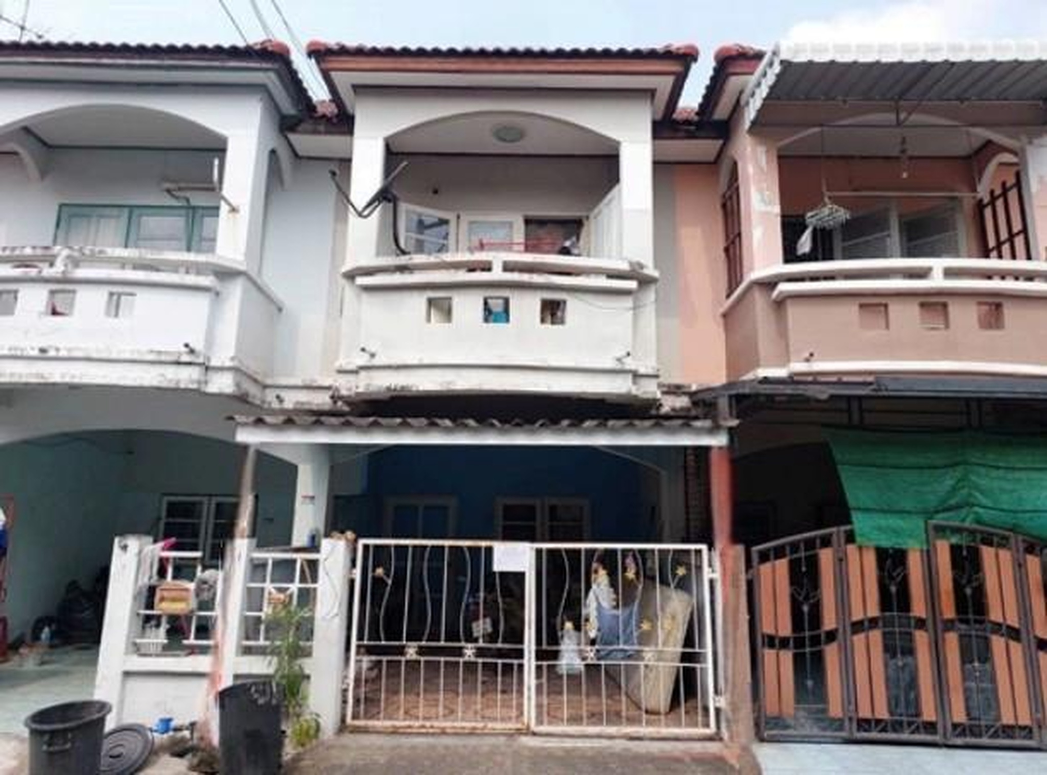 ทรัพย์สถาบันโดย GHB ทาวน์เฮาส์ เลิศอุบล