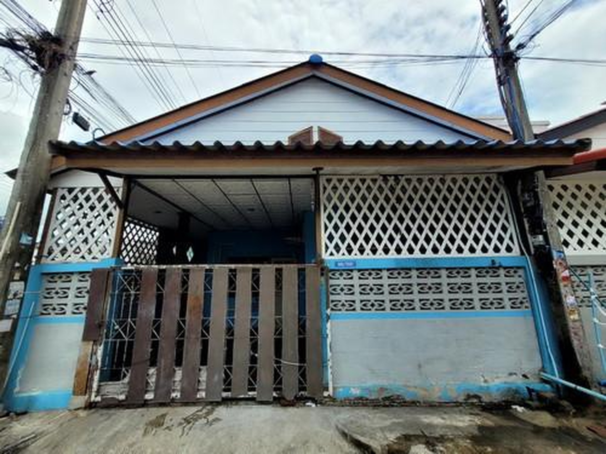 ทรัพย์สถาบันโดย GHB ทาวน์เฮาส์ แสงตะวัน