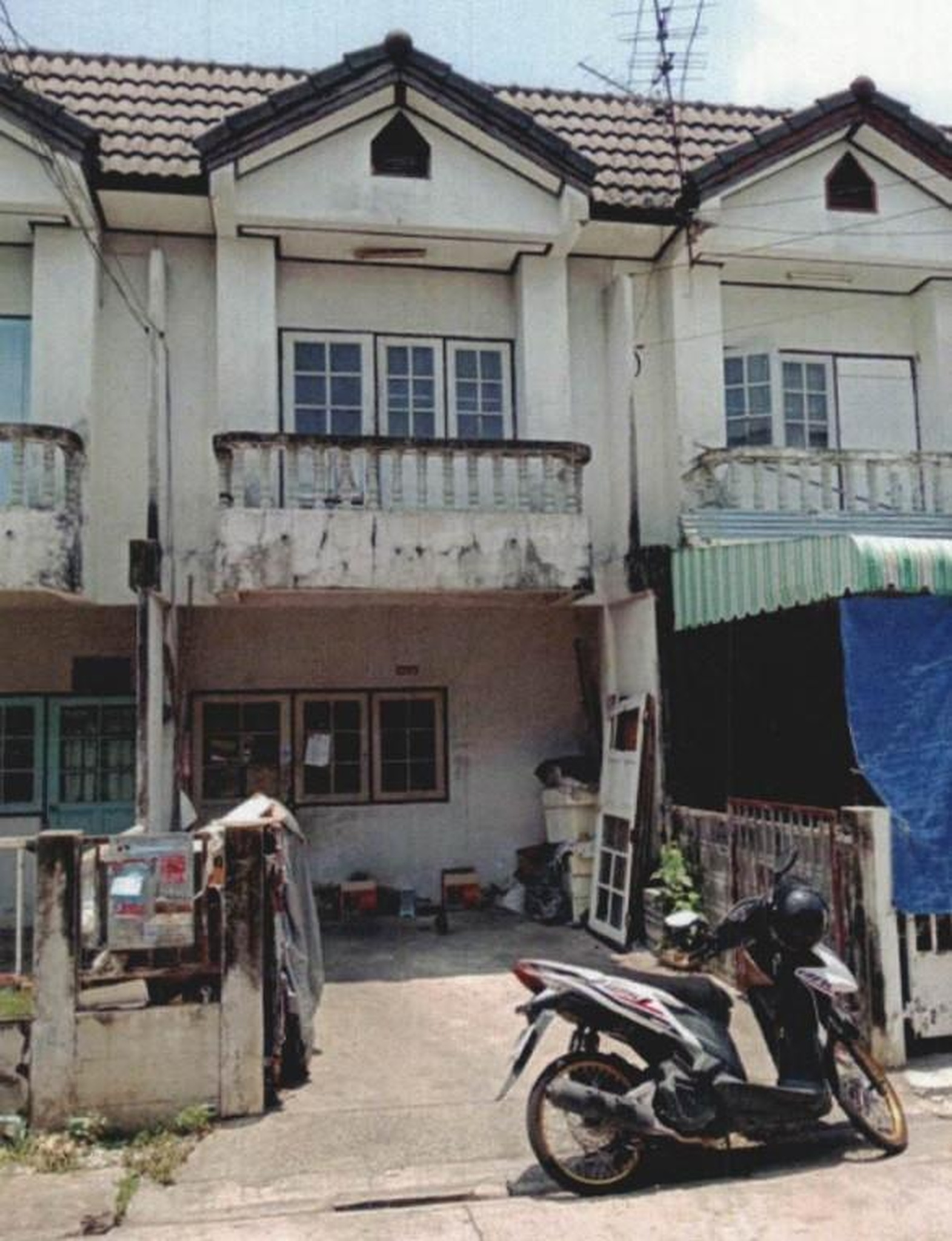 ทรัพย์สถาบันโดย GHB ทาวน์เฮาส์ แสนสุข