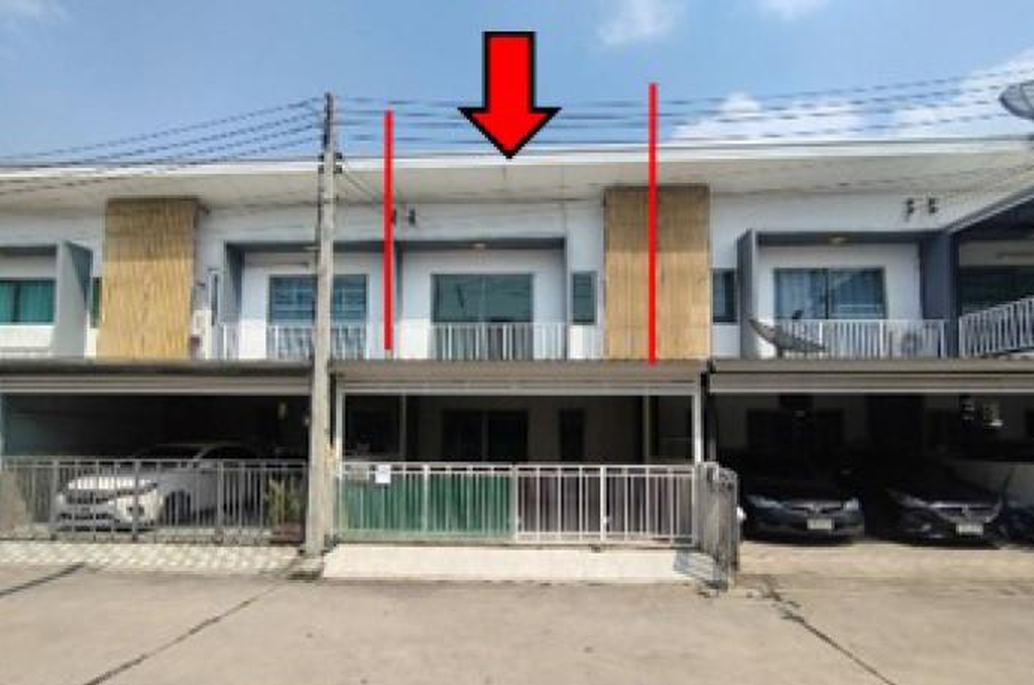 ทรัพย์สถาบันโดย GHB ทาวน์เฮาส์ มี โมเดิร์น โฮม