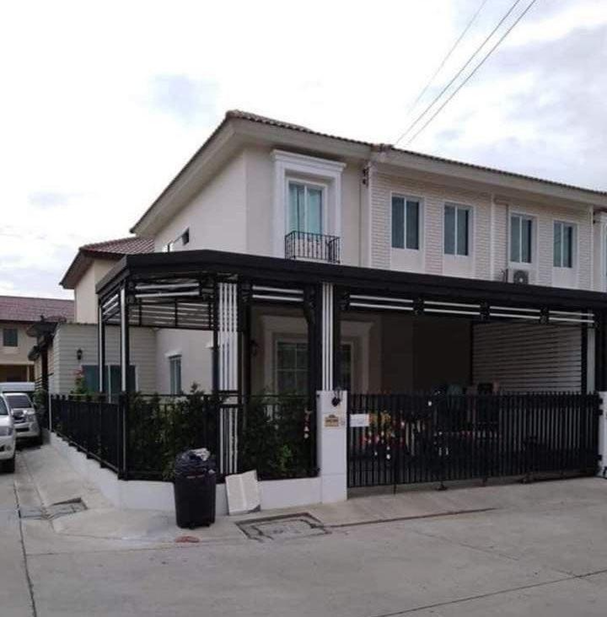 ทรัพย์สถาบันโดย GHB ทาวน์เฮาส์ พฤกษาวิลล์ 99 เพชรเกษม 91-93 (Pruksa Ville 99 Petchkasem 91-93)