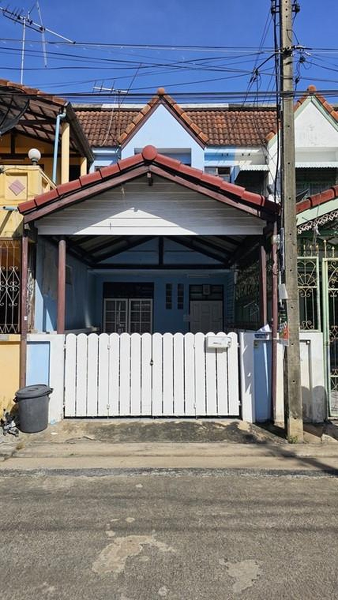 ทรัพย์สถาบันโดย GHB ทาวน์เฮาส์ อยู่เจริญ