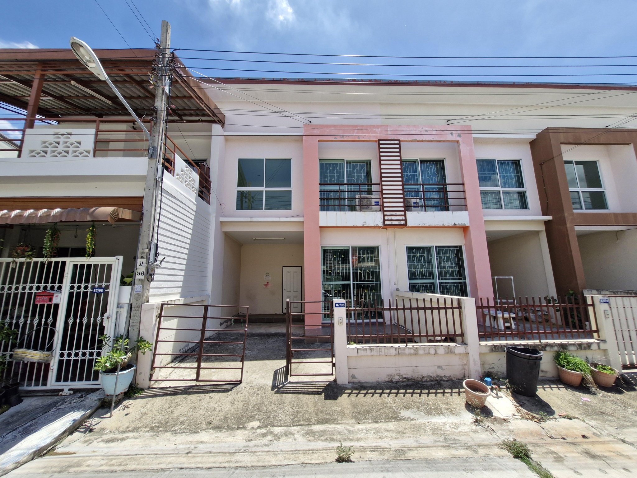ทรัพย์สถาบันโดย GHB ทาวน์เฮาส์ เพ็ญศิริ 4