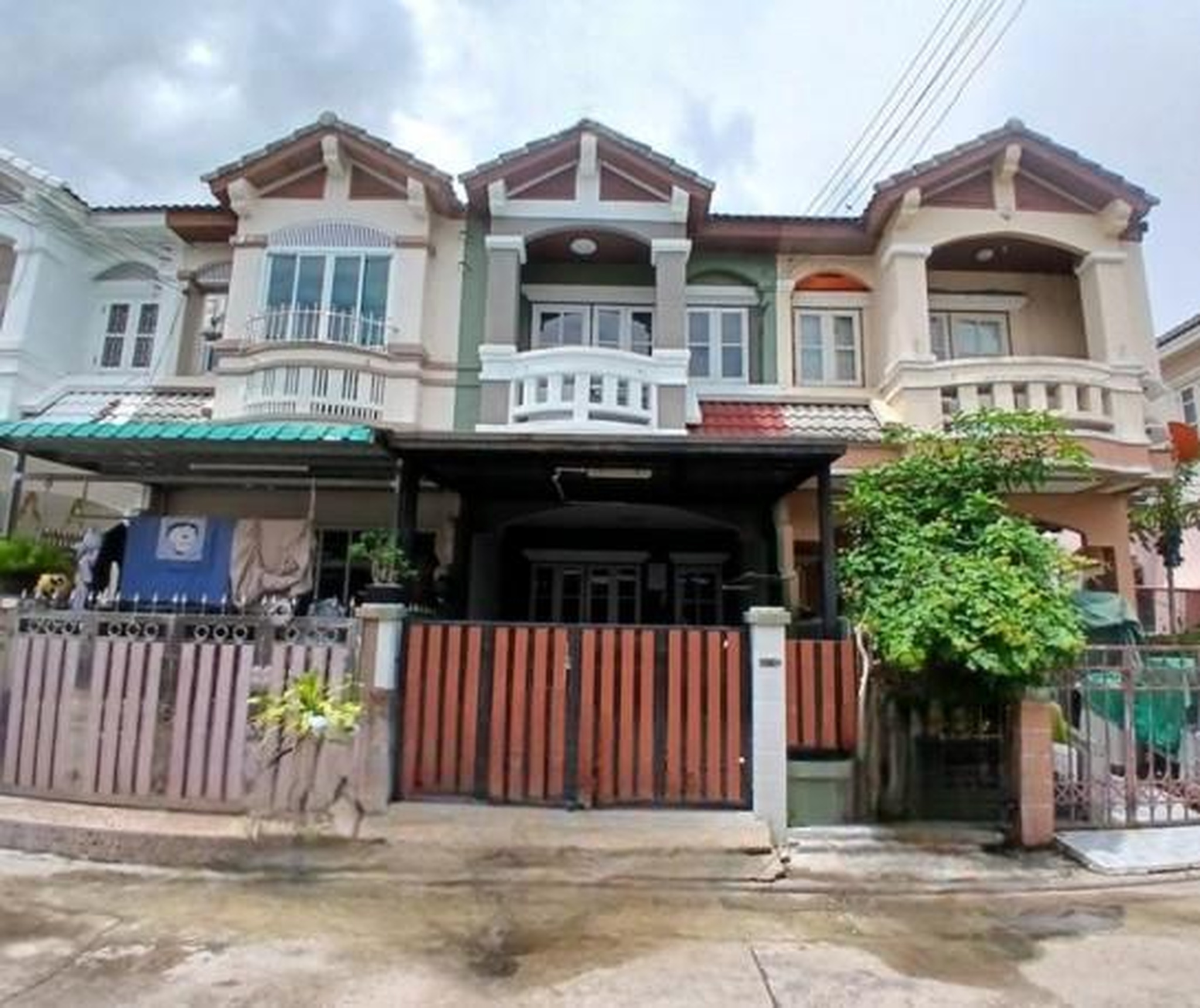 ทรัพย์สถาบันโดย GHB ทาวน์เฮาส์ นันทนาการ์เด้น เทพารักษ์