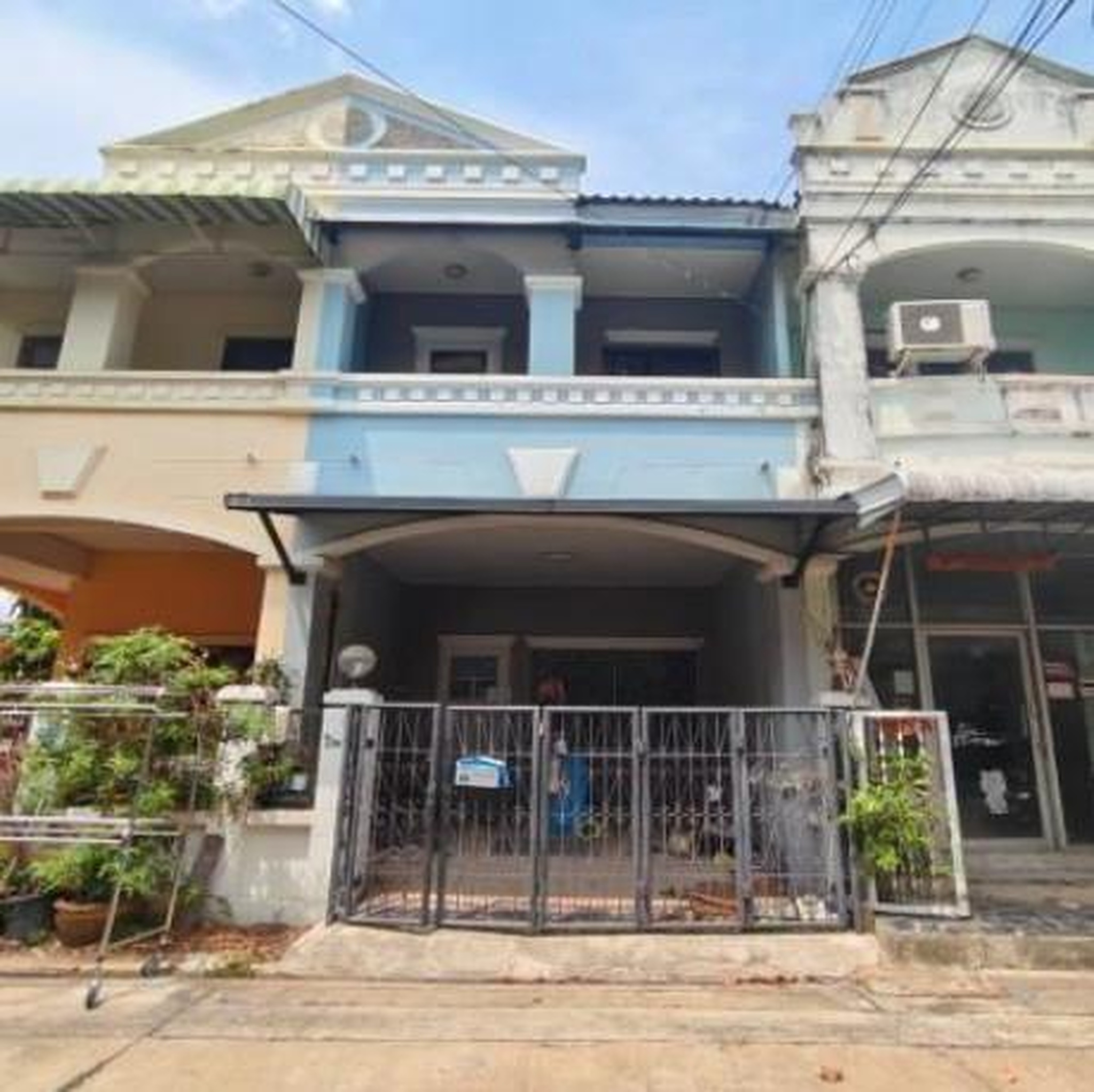 ทรัพย์สถาบันโดย GHB ทาวน์เฮาส์ ลภาวัน 7