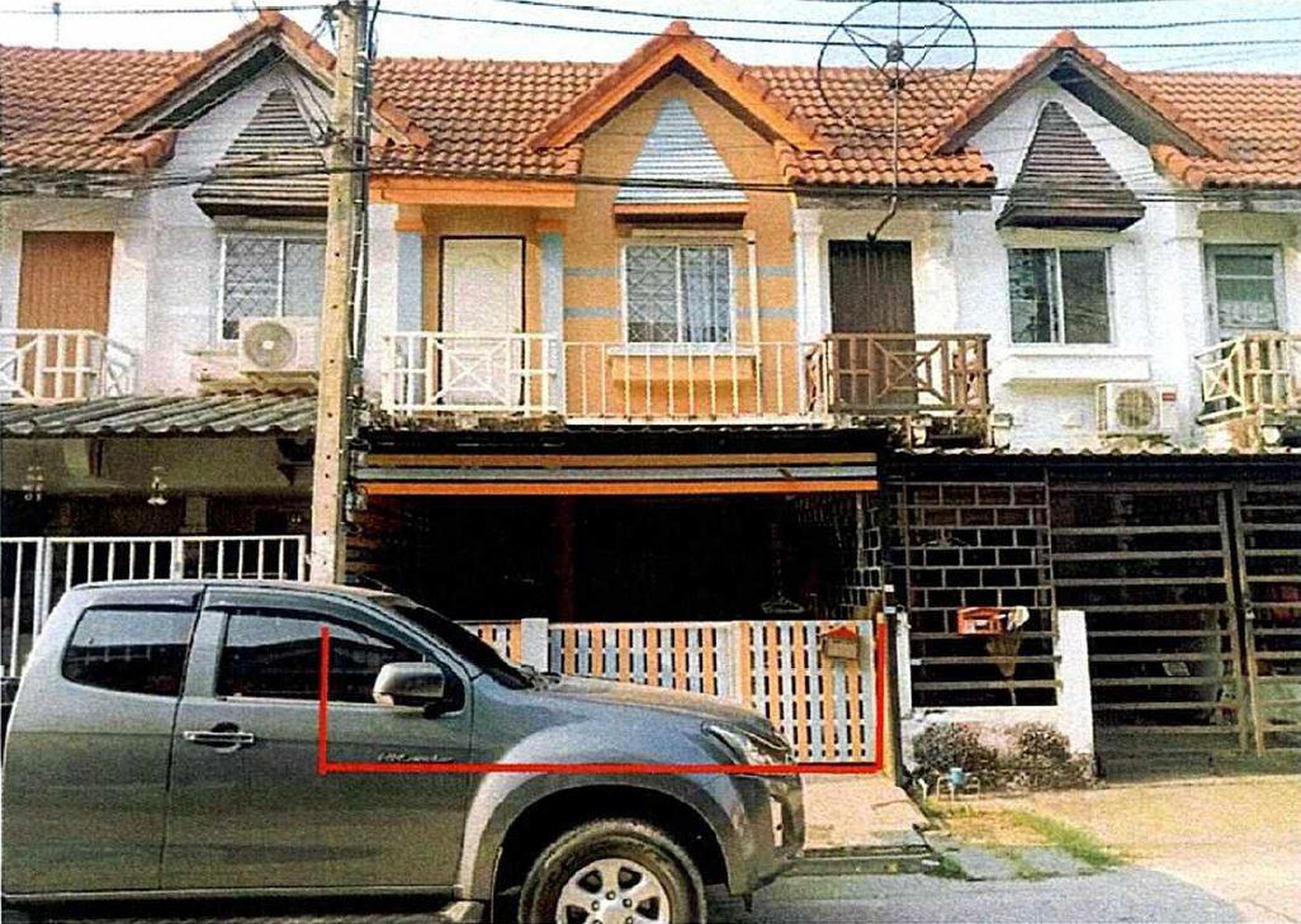ทรัพย์สถาบันโดย GHB ทาวน์เฮาส์ นครทองปาร์ควิว