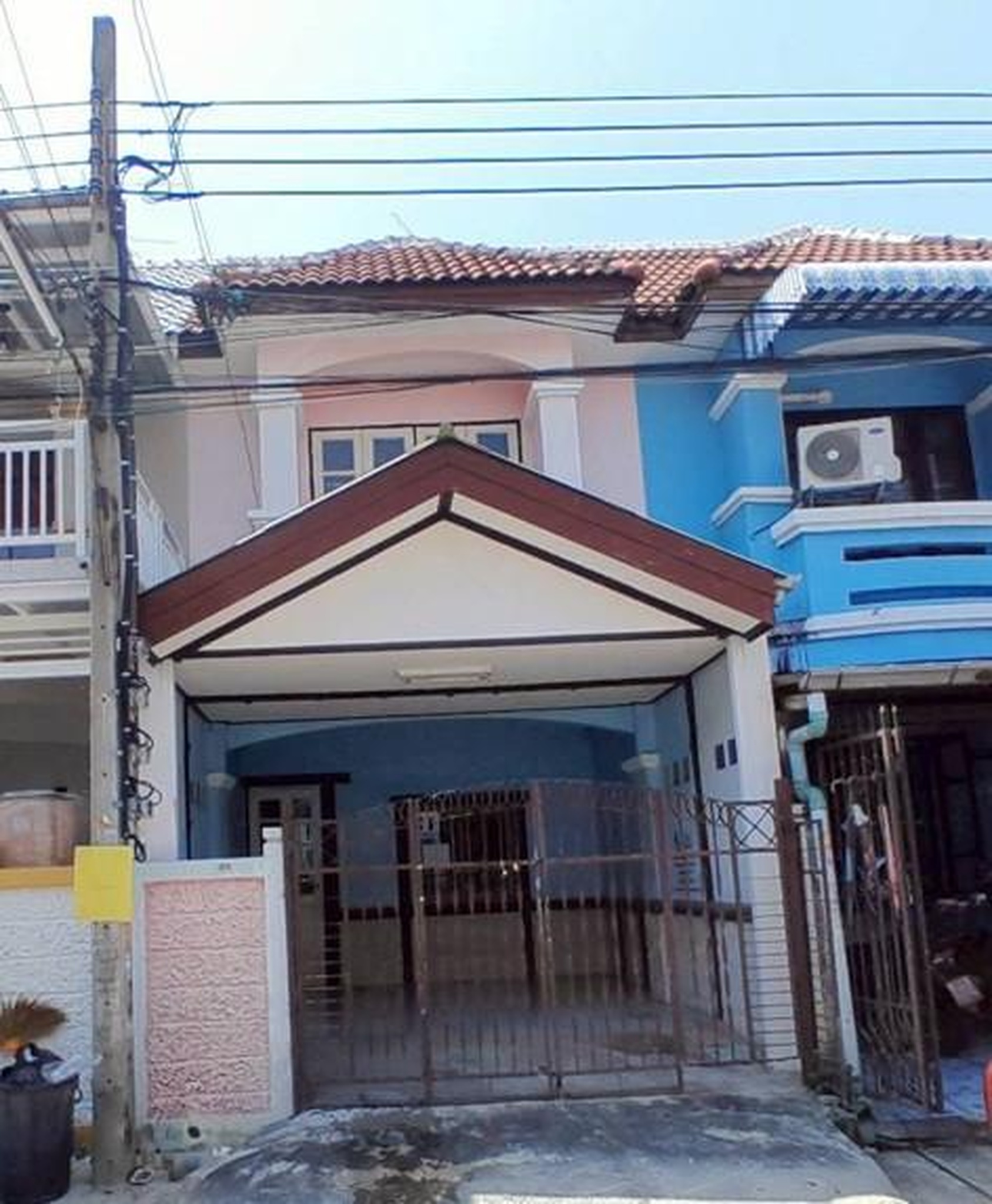 ทรัพย์สถาบันโดย GHB ทาวน์เฮาส์ นริศา