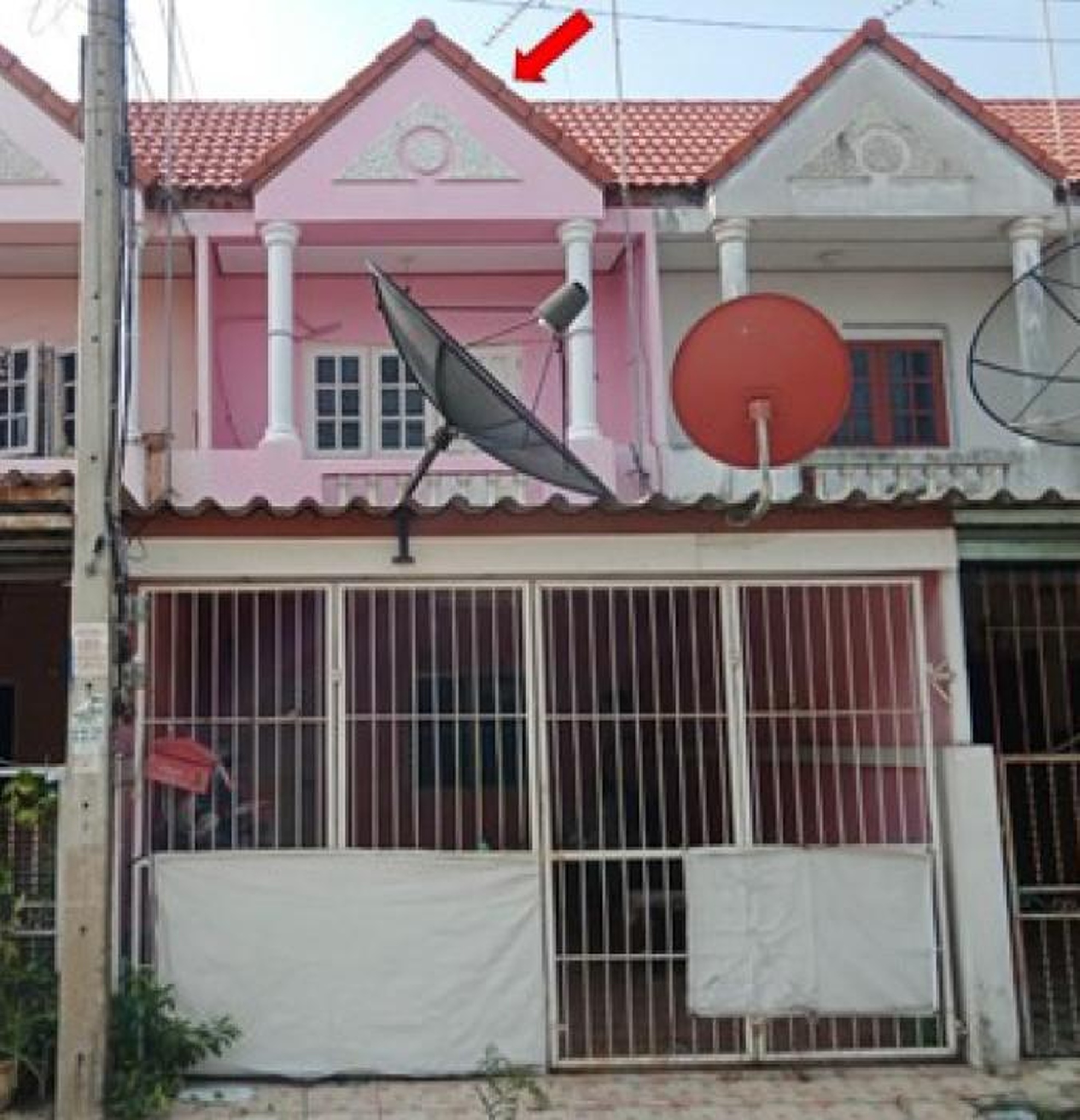 ทรัพย์สถาบันโดย GHB ทาวน์เฮาส์ ม.รุ่งเจริญ