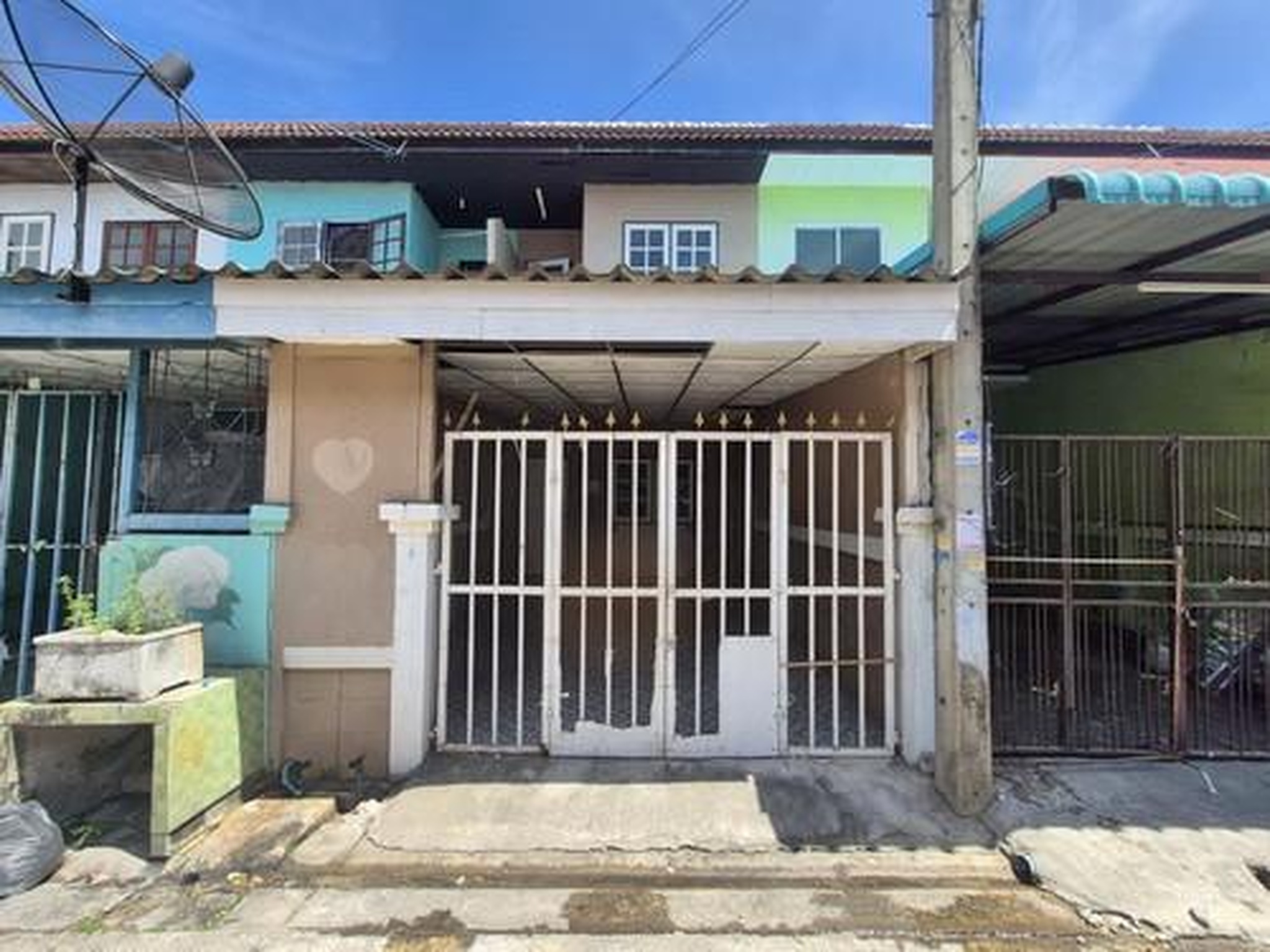 ทรัพย์สถาบันโดย GHB ทาวน์เฮาส์ ฉัตรไพลิน ลาดหลุมแก้ว (Chatrapailin Latlumkaew)