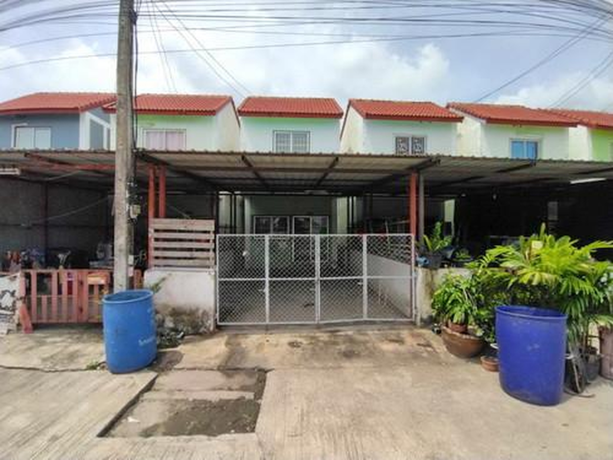 ทรัพย์สถาบันโดย GHB ทาวน์เฮาส์ บ้านสรานนท์