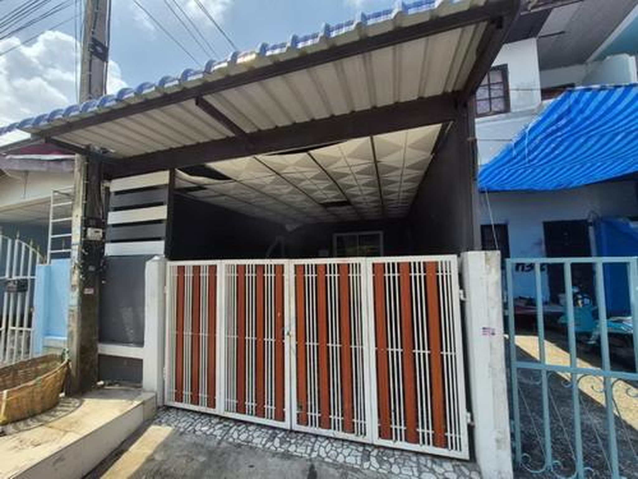 ทรัพย์สถาบันโดย GHB ทาวน์เฮาส์ ฉัตรไพลิน ลาดหลุมแก้ว (Chatrapailin Latlumkaew)