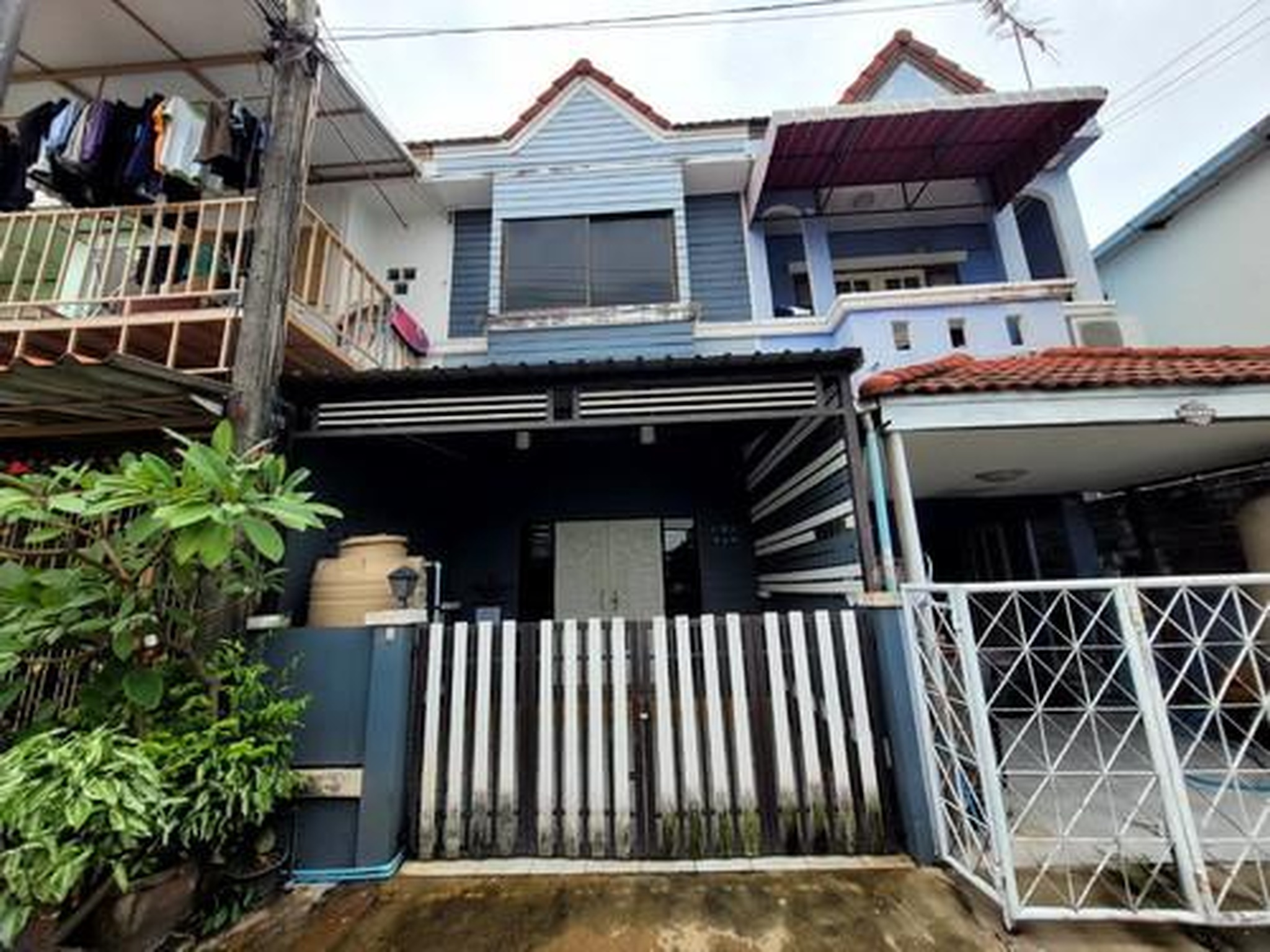 ทรัพย์สถาบันโดย GHB ทาวน์เฮาส์ บ้านฟ้ารังสิต คลอง 4 (Baan Fah Rangsit Klong 4)