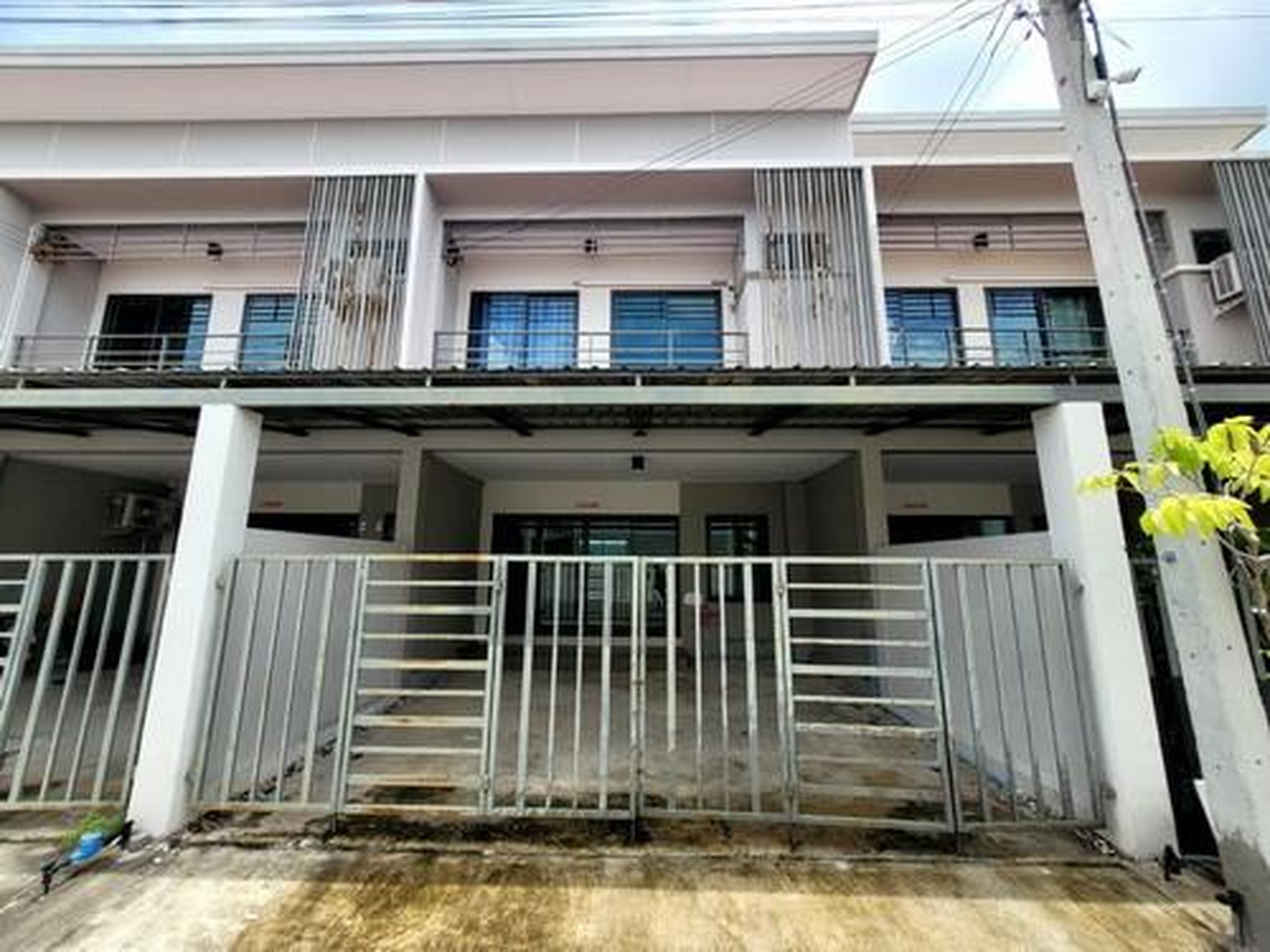 ทรัพย์สถาบันโดย GHB ทาวน์เฮาส์ รัชธานี 11