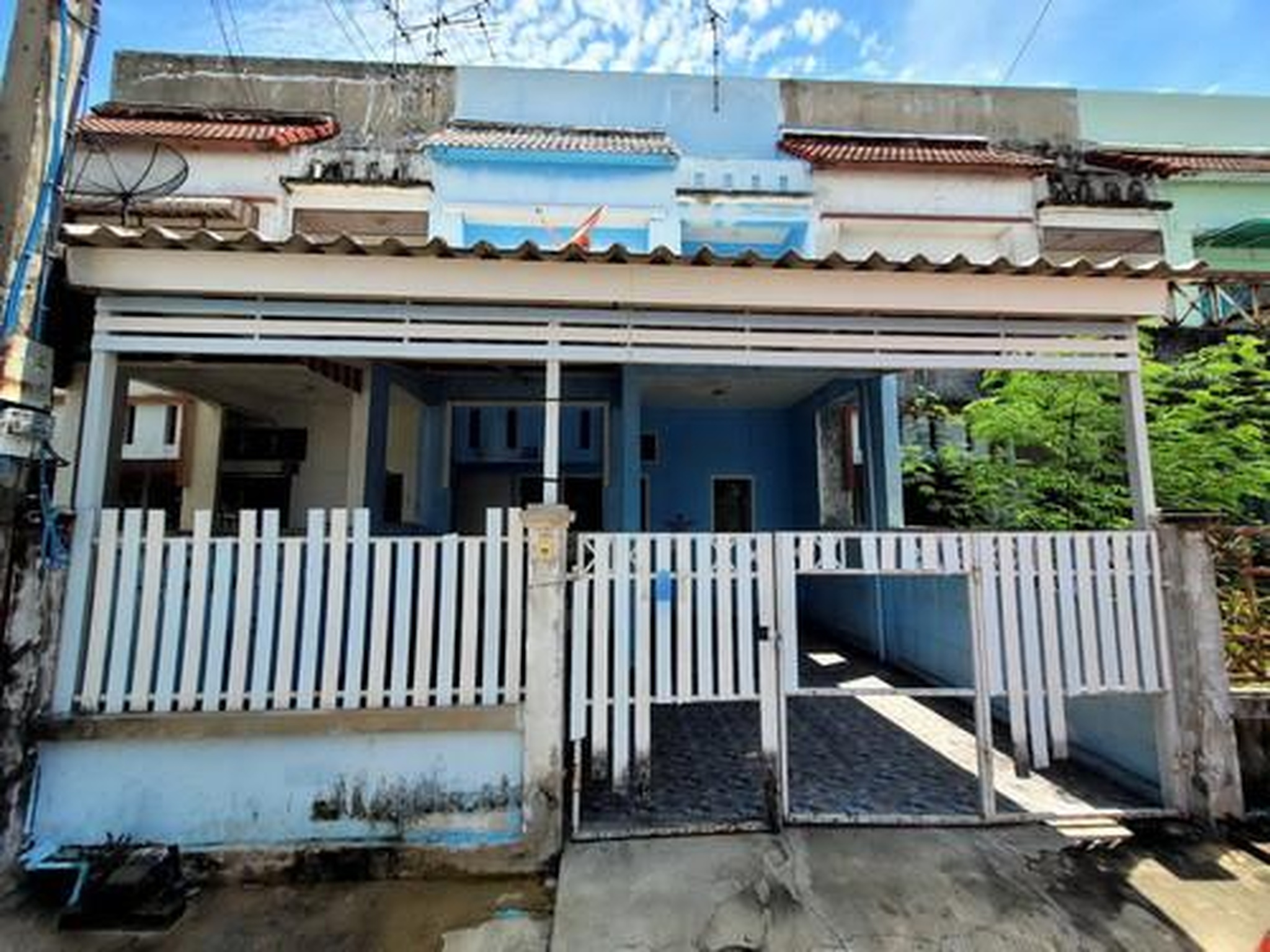 ทรัพย์สถาบันโดย GHB ทาวน์เฮาส์ ชมฟ้าวรางกูล
