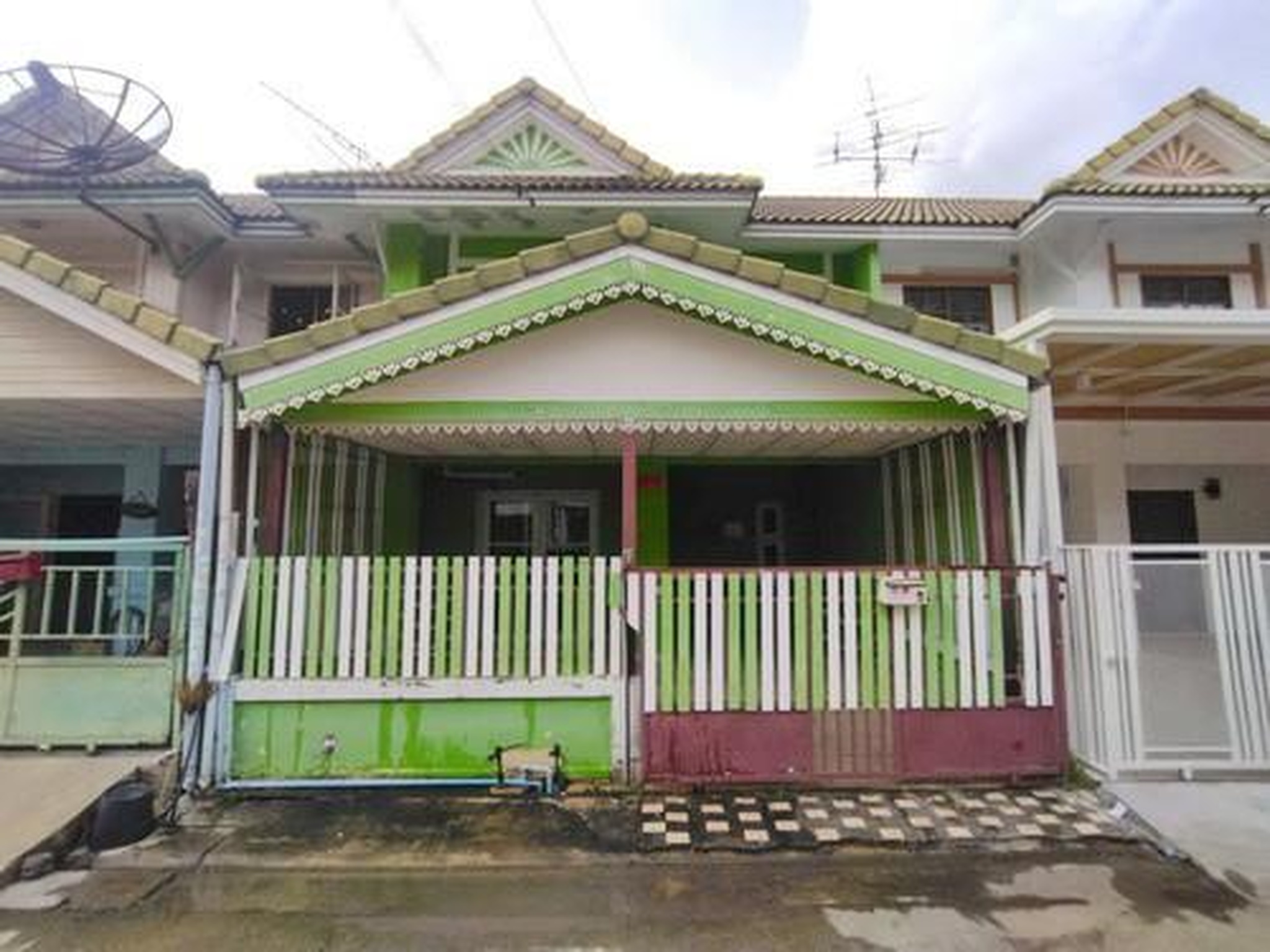 ทรัพย์สถาบันโดย GHB ทาวน์เฮาส์ พฤกษา 13