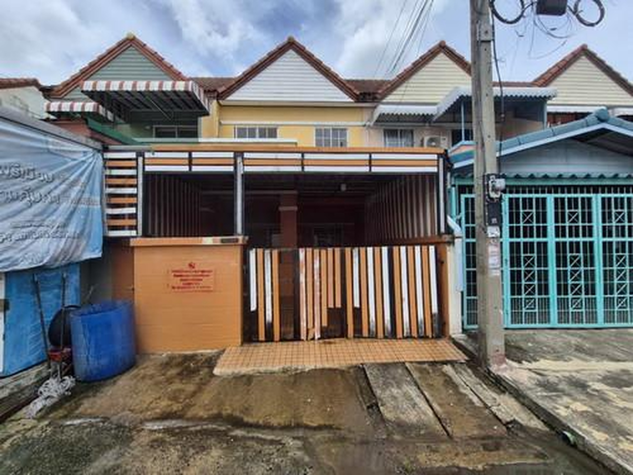 ทรัพย์สถาบันโดย GHB ทาวน์เฮาส์ แดนทองวิลเลจ