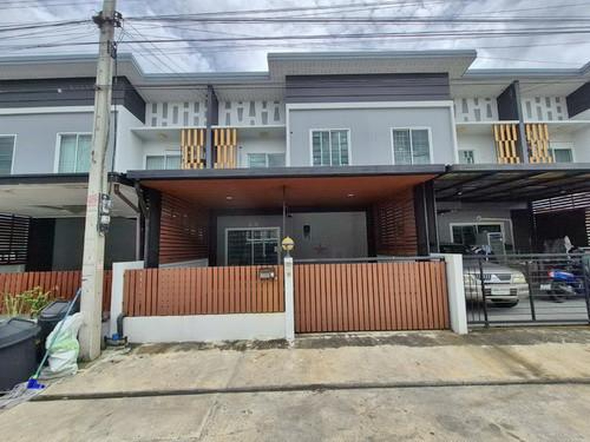 ทรัพย์สถาบันโดย GHB ทาวน์เฮาส์ เพอร์เฟค โซน รังสิตคลอง 3 (Perfect Zone Rangsit Klong 3)