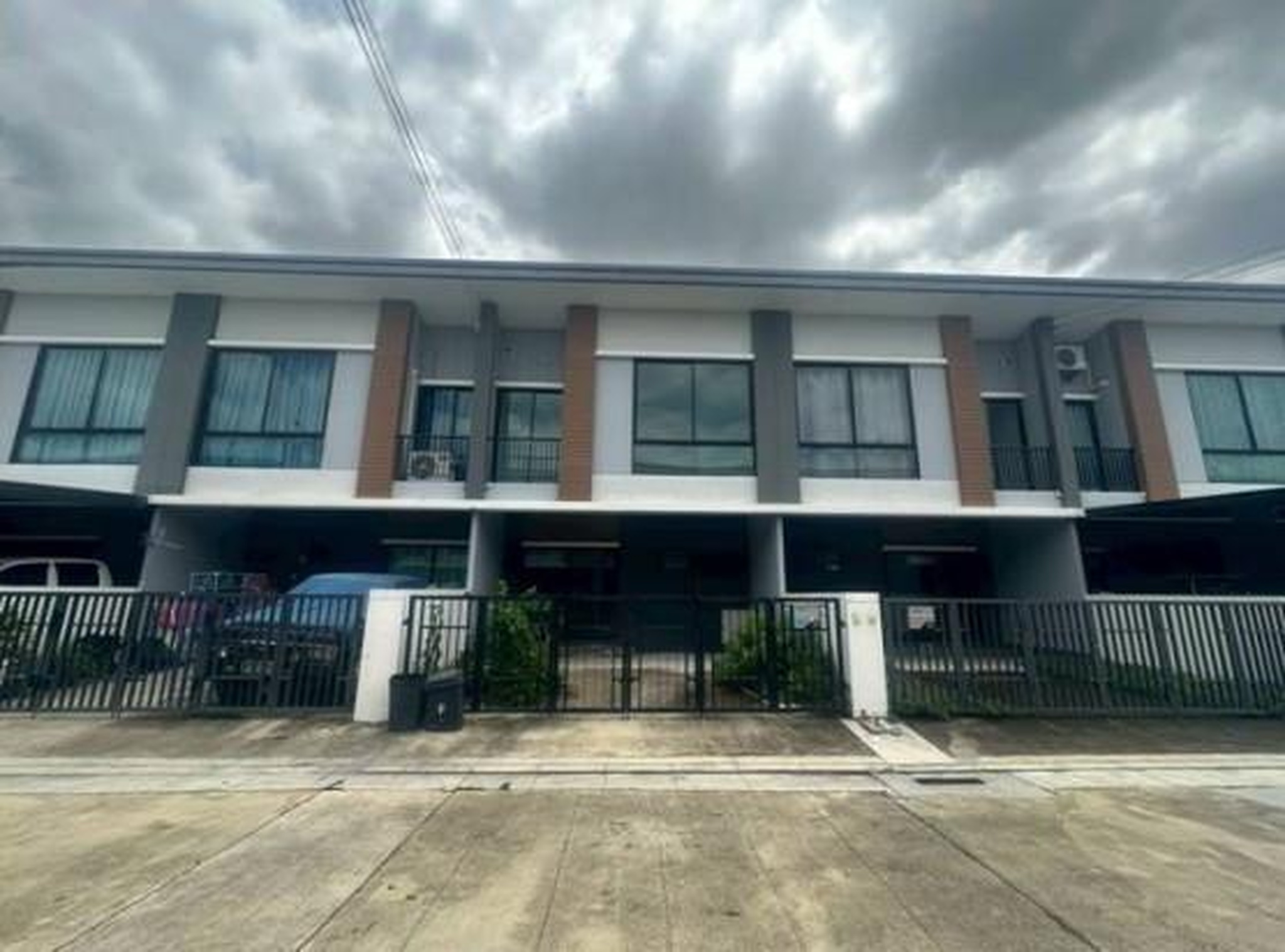 ทรัพย์สถาบันโดย GHB ทาวน์เฮาส์ ยูนิโอ ทาวน์ เพชรเกษม 110 (Unio Town Phetkasem 110)