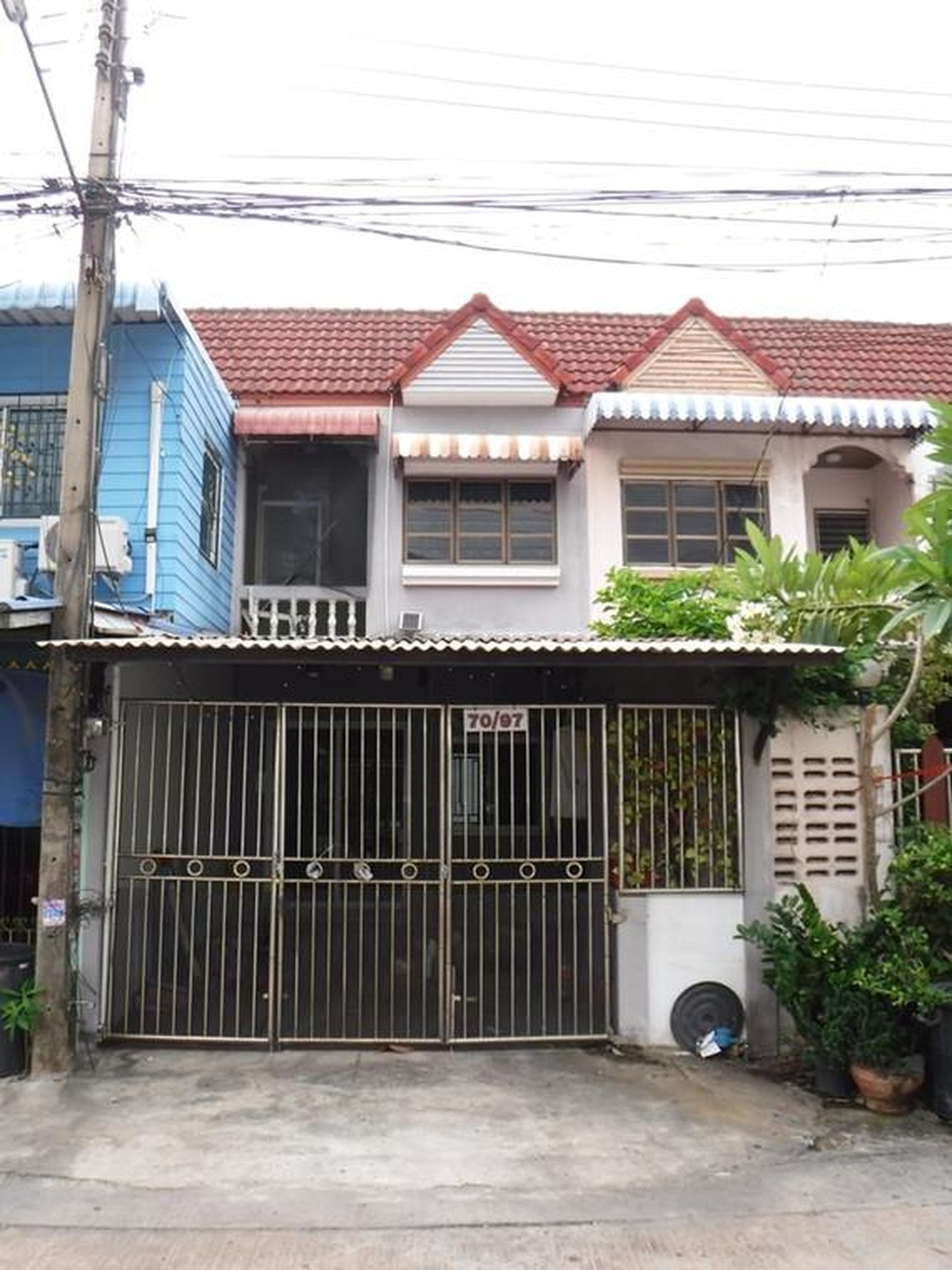 ทรัพย์สถาบันโดย GHB ทาวน์เฮาส์ เสริมศิริวิลเลจโครงการ 7