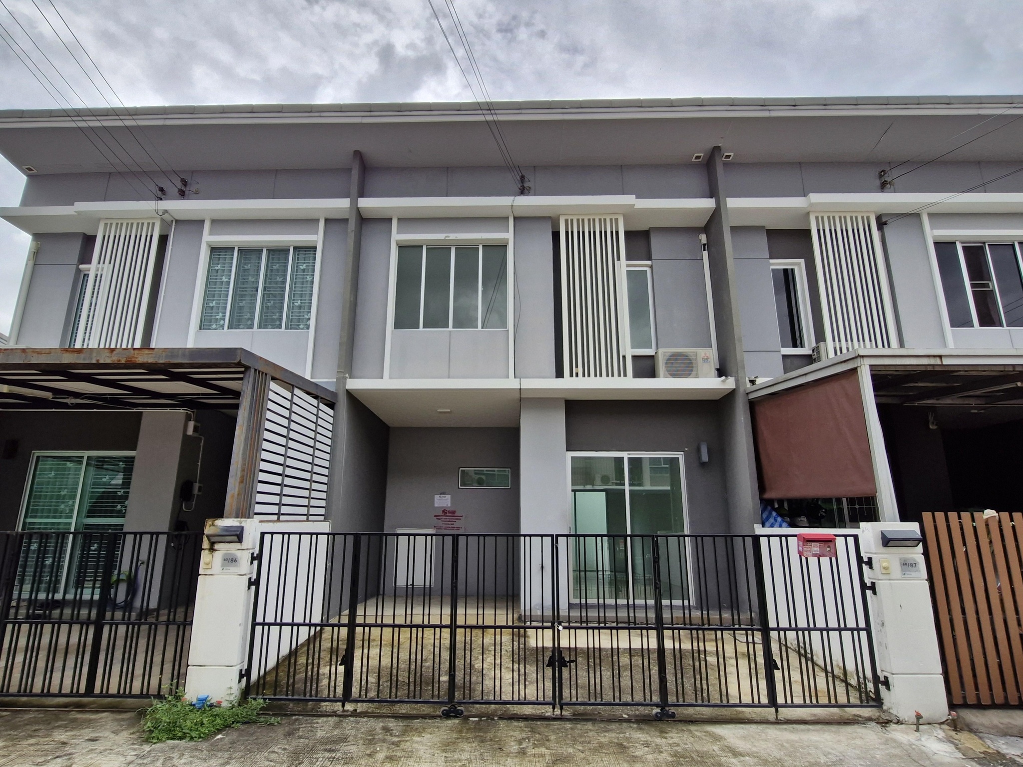 ทรัพย์สถาบันโดย GHB ทาวน์เฮาส์ พฤกษาวิลล์ 114 รามคำแหง-ร่มเกล้า (Pruksa Ville 114 Ramkhamhaeng-Romklao)