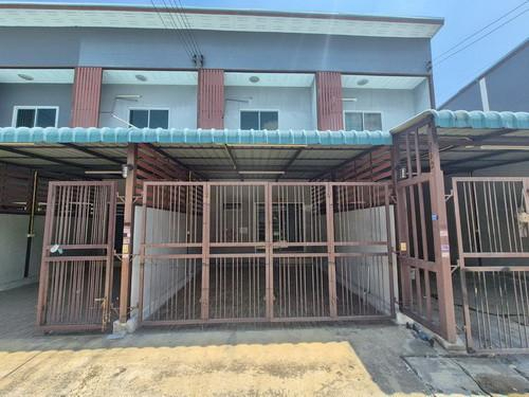 ทรัพย์สถาบันโดย GHB ทาวน์เฮาส์ ฉัตรไพลิน ลาดหลุมแก้ว (Chatrapailin Latlumkaew)