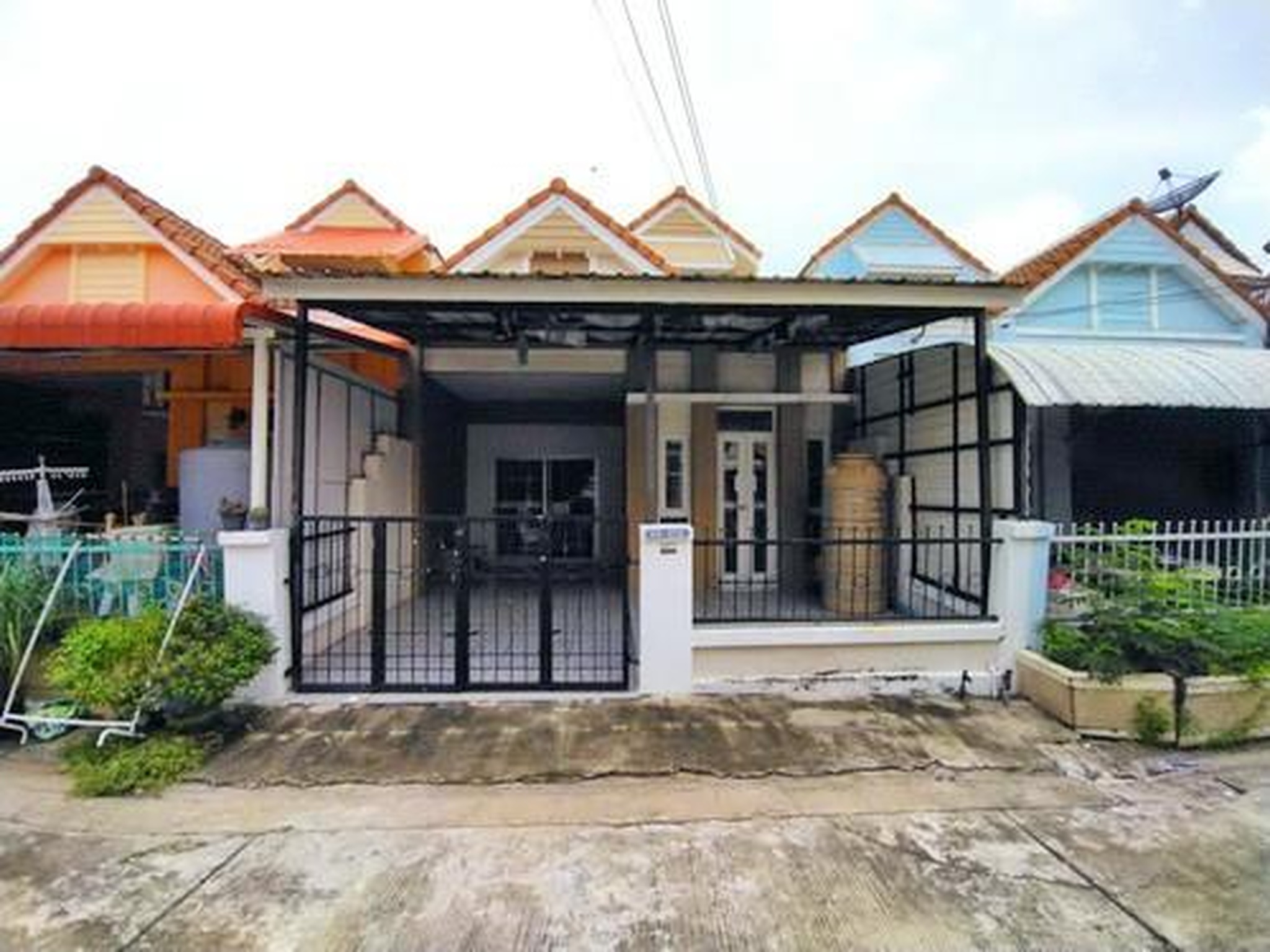 ทรัพย์สถาบันโดย GHB ทาวน์เฮาส์ บ้านวรารักษ์ รังสิต-คลองสาม (Baan Wararak Rangsit-Klong Sam)
