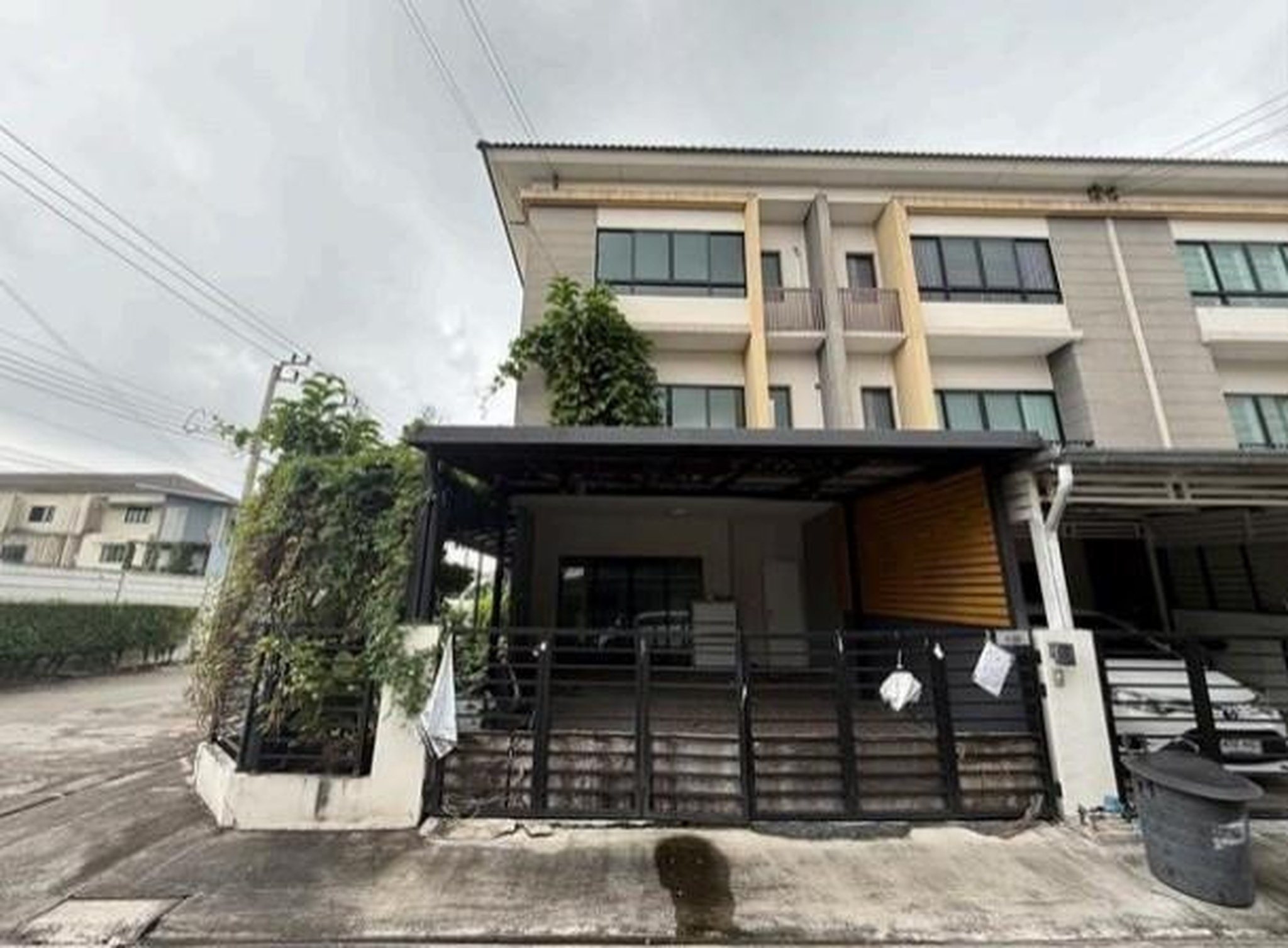 ทรัพย์สถาบันโดย GHB ทาวน์เฮาส์ เดอะคอนเนคอัพ 3 เฉลิมพระเกียรติ 67 (The Connect Up 3 Chalermphrakiat 67)