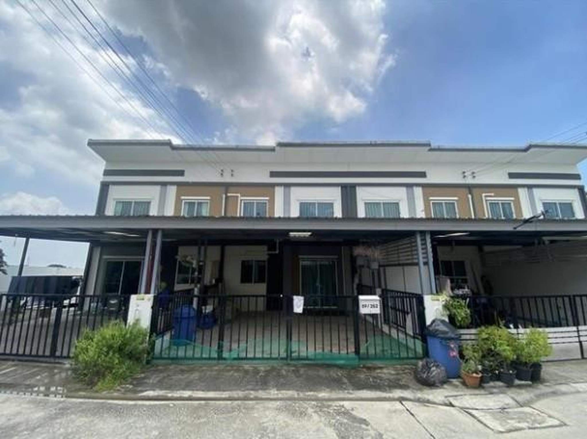 ทรัพย์สถาบันโดย GHB ทาวน์เฮาส์ ลลิลทาวน์ไลโอบลิสซ์ลาดกระบัง-สุวรรณภูมิ