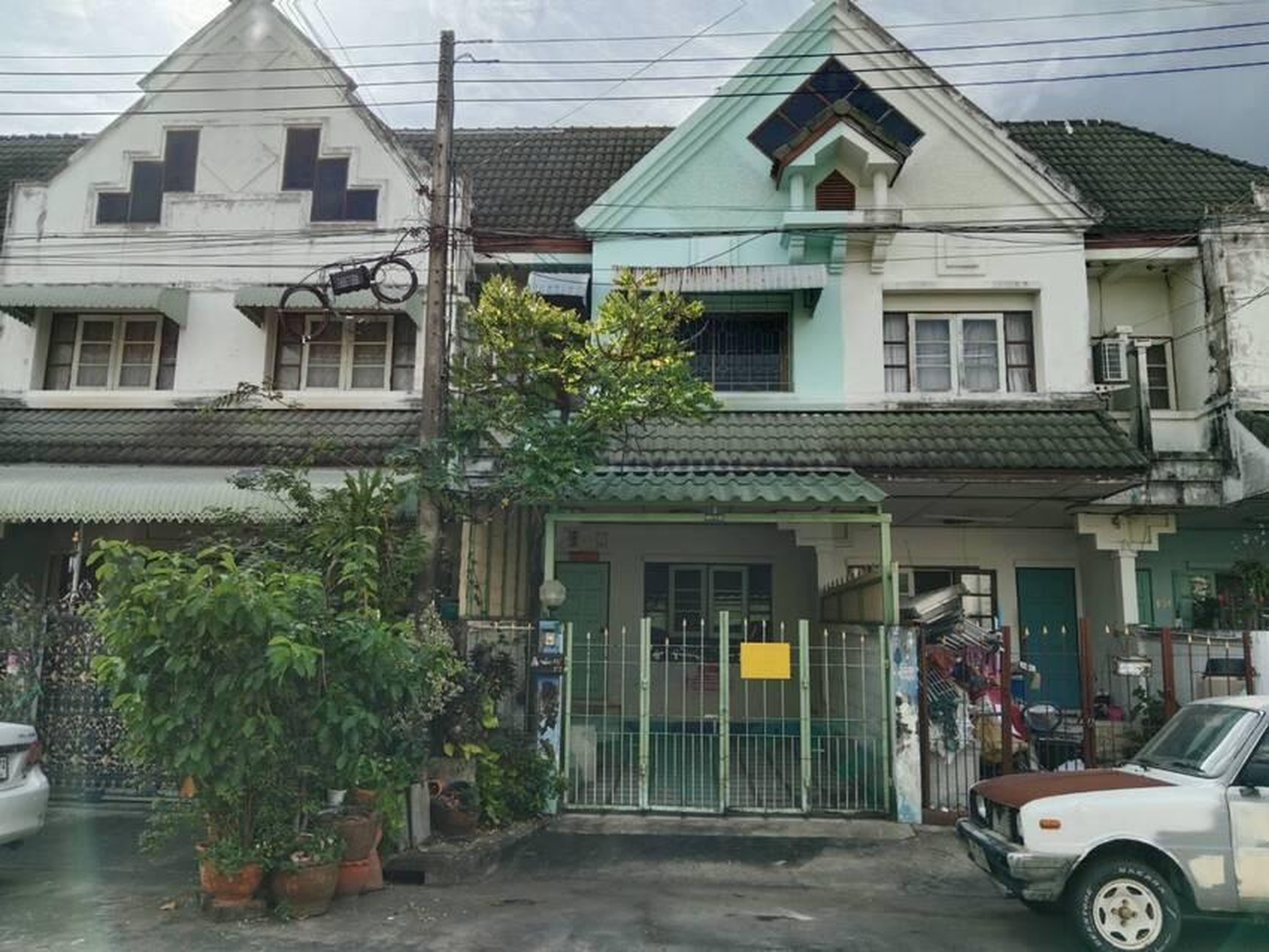 ทรัพย์สถาบันโดย GHB ทาวน์เฮาส์ ลัลลี่ วิลล์ ลำลูกกาคลอง 3 (Lally Ville Lamlukka Klong 3)