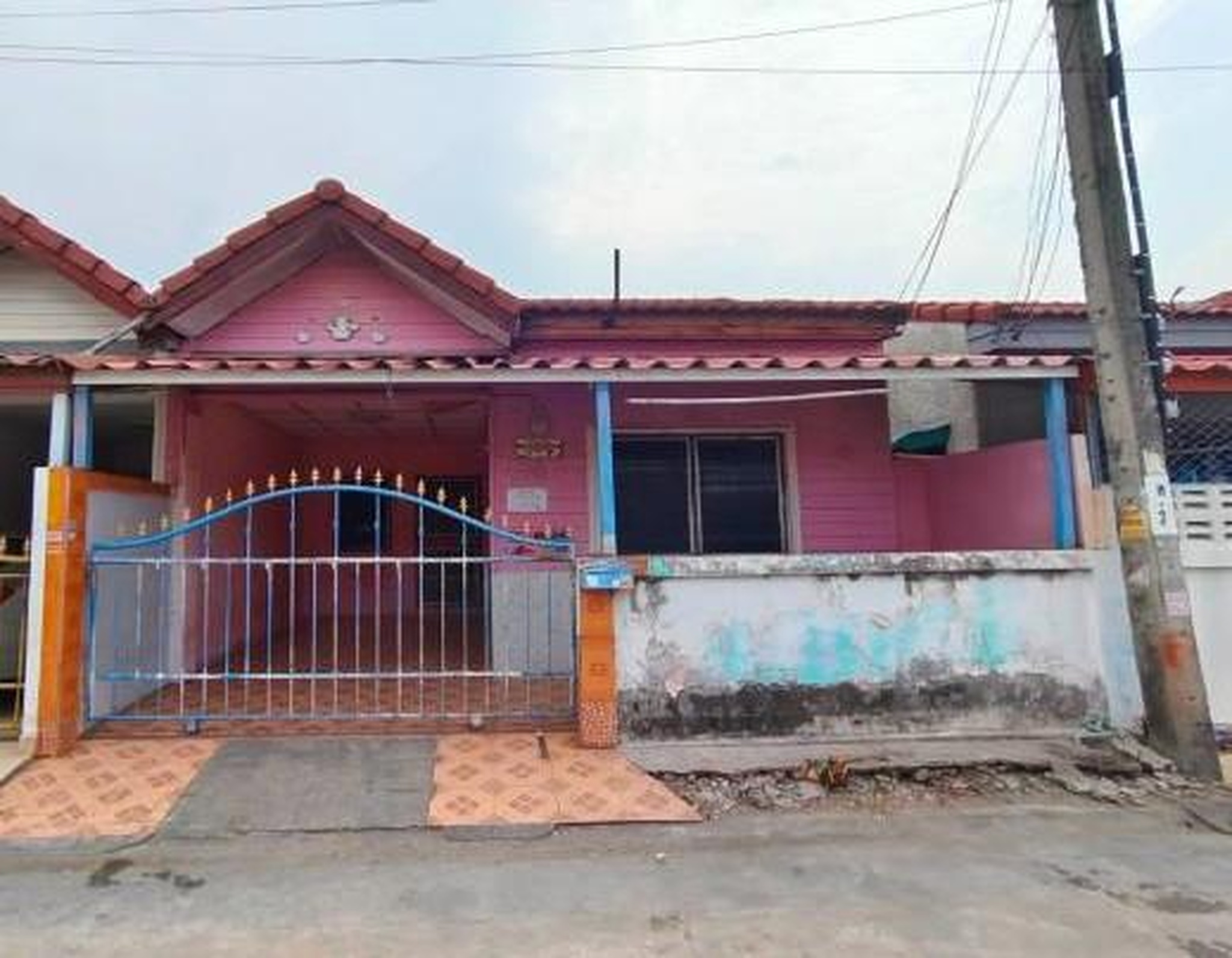 ทรัพย์สถาบันโดย GHB ทาวน์เฮาส์ นครินทร์ธานี